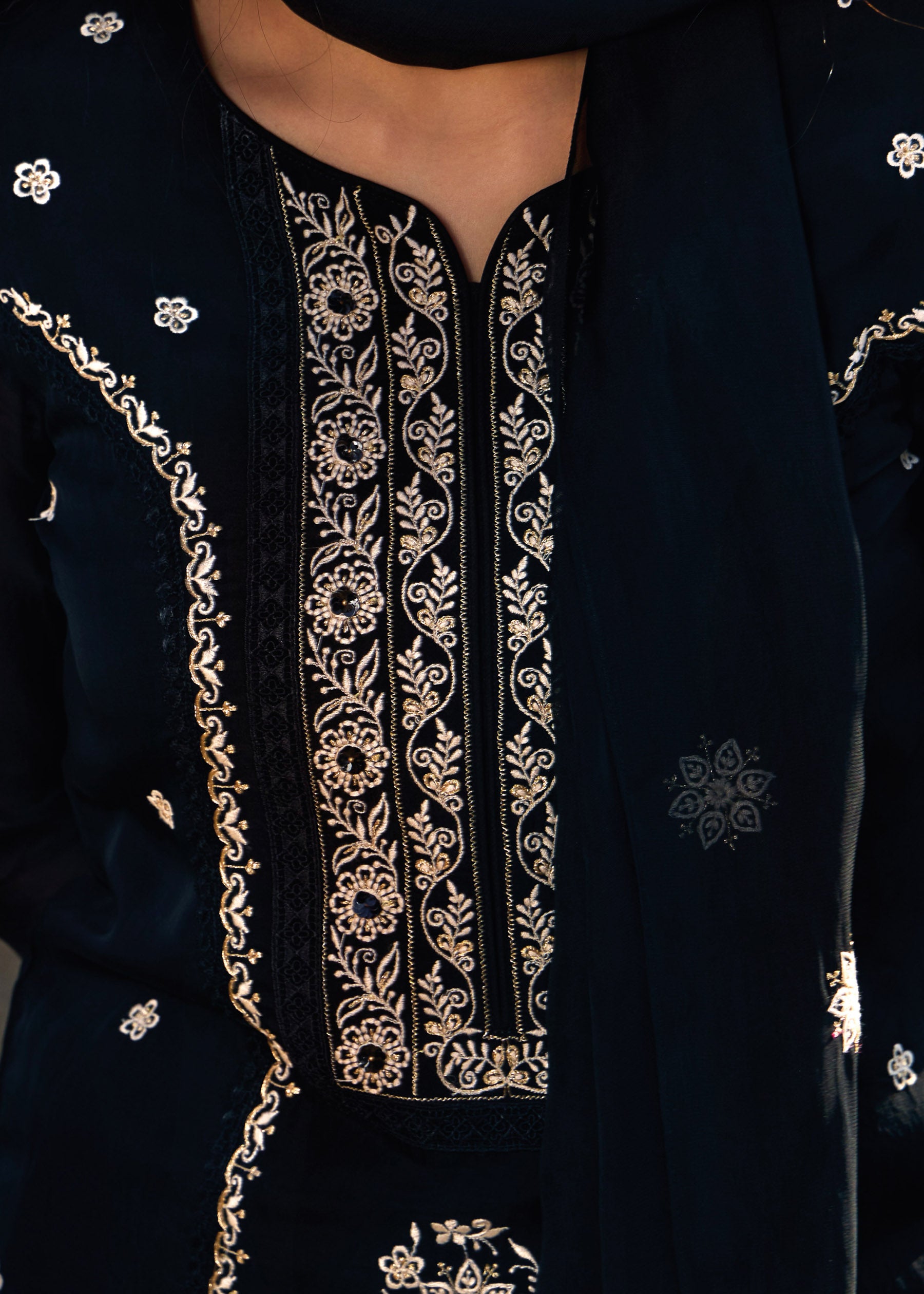 Elaria Embroidered Organza Kurta Set