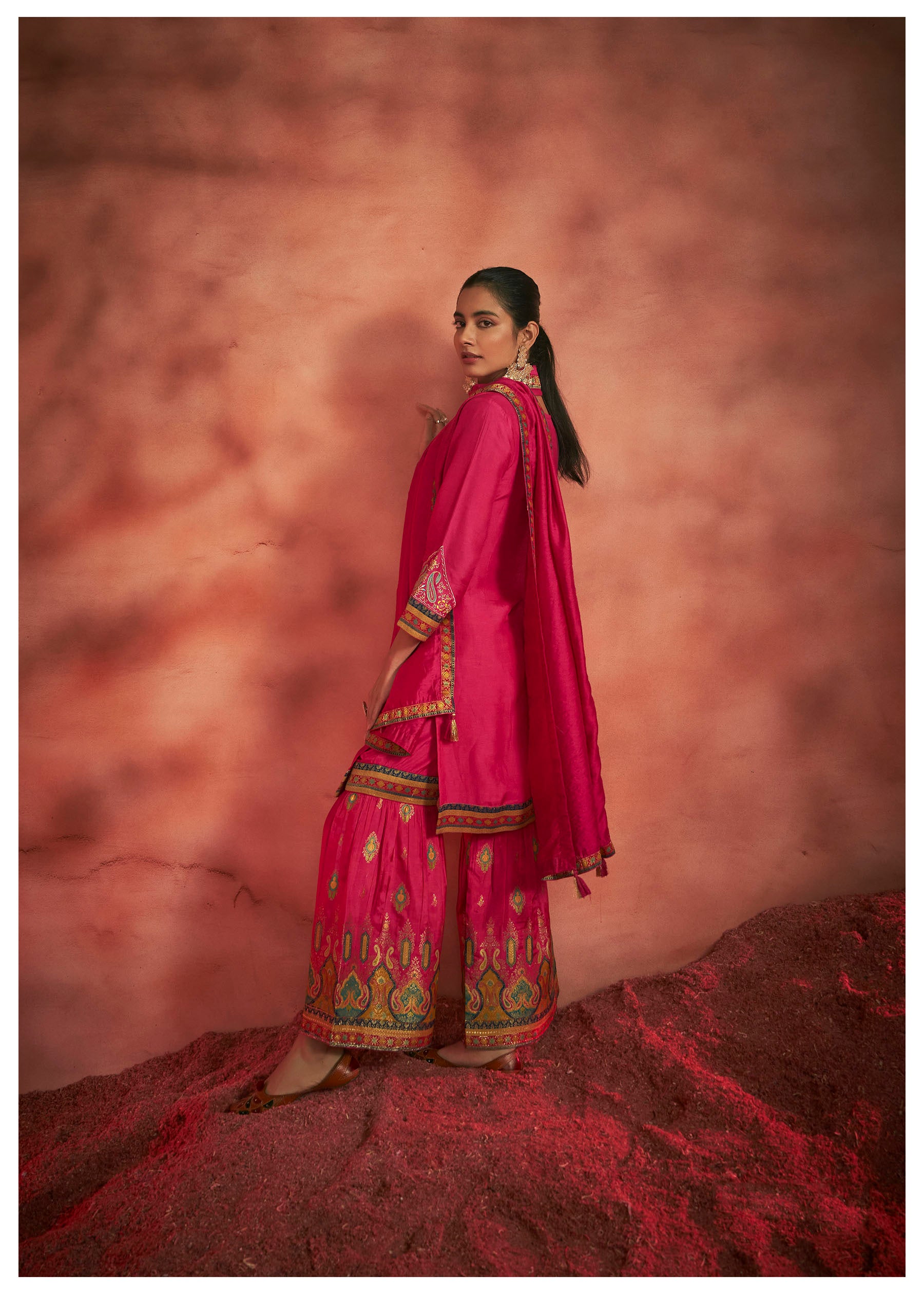 Magentae Rani Dola Silk Kurta Set