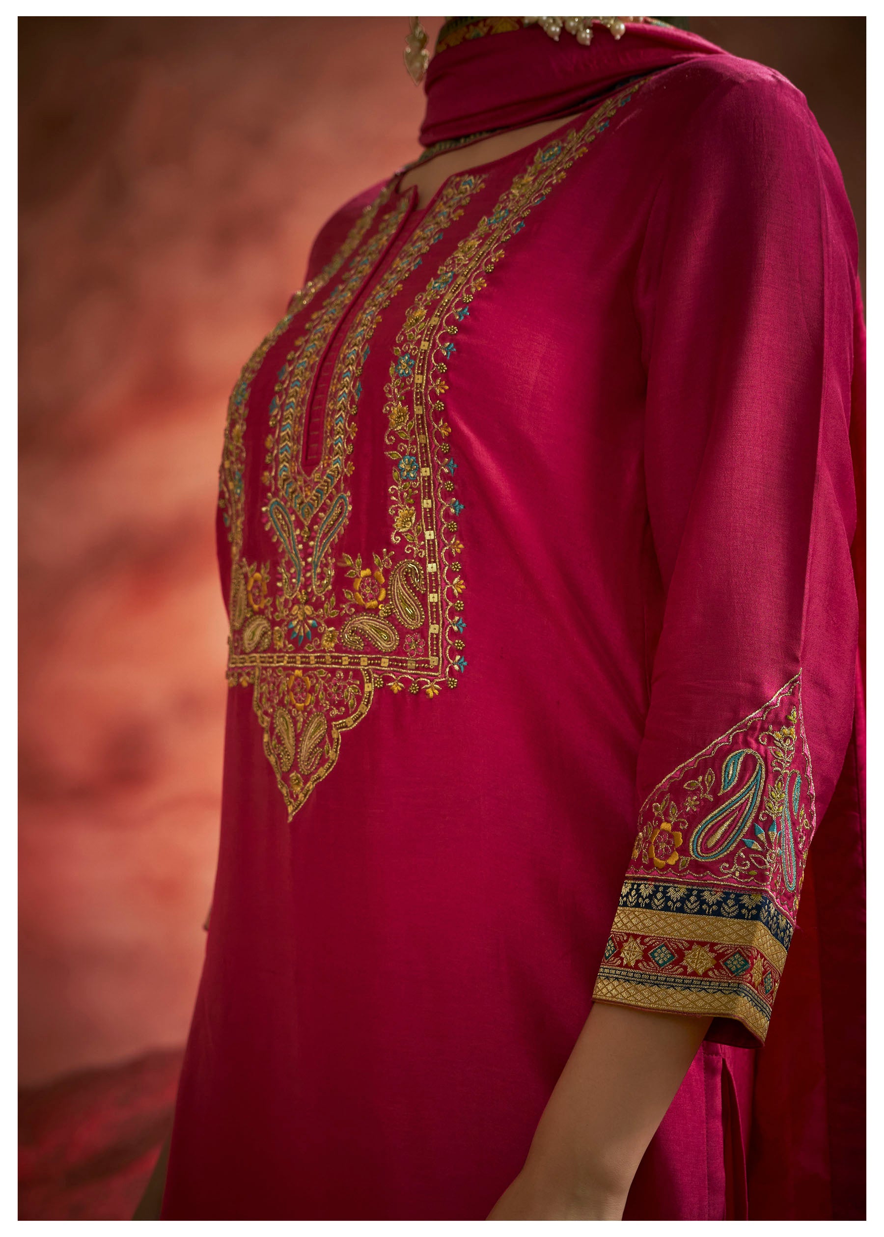 Magentae Rani Dola Silk Kurta Set