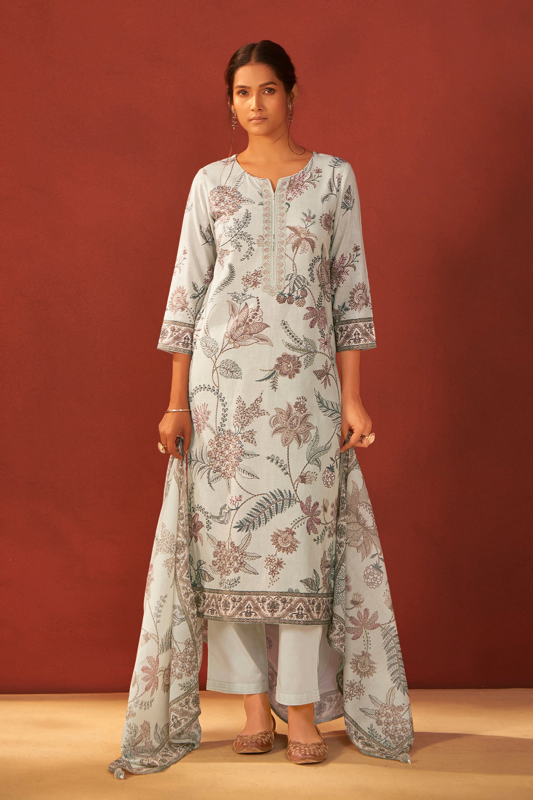 Vessara Pine Embroidered Linen Kurta Set