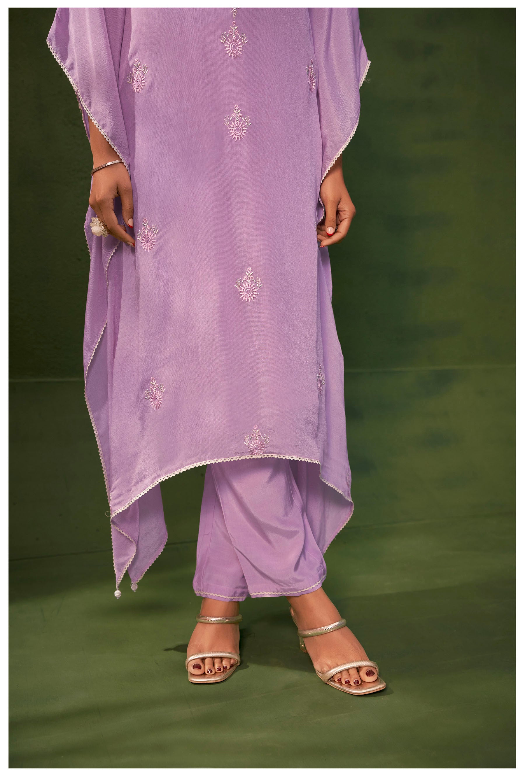 Caladriel Lavender Chinnon Embroidered Kaftan