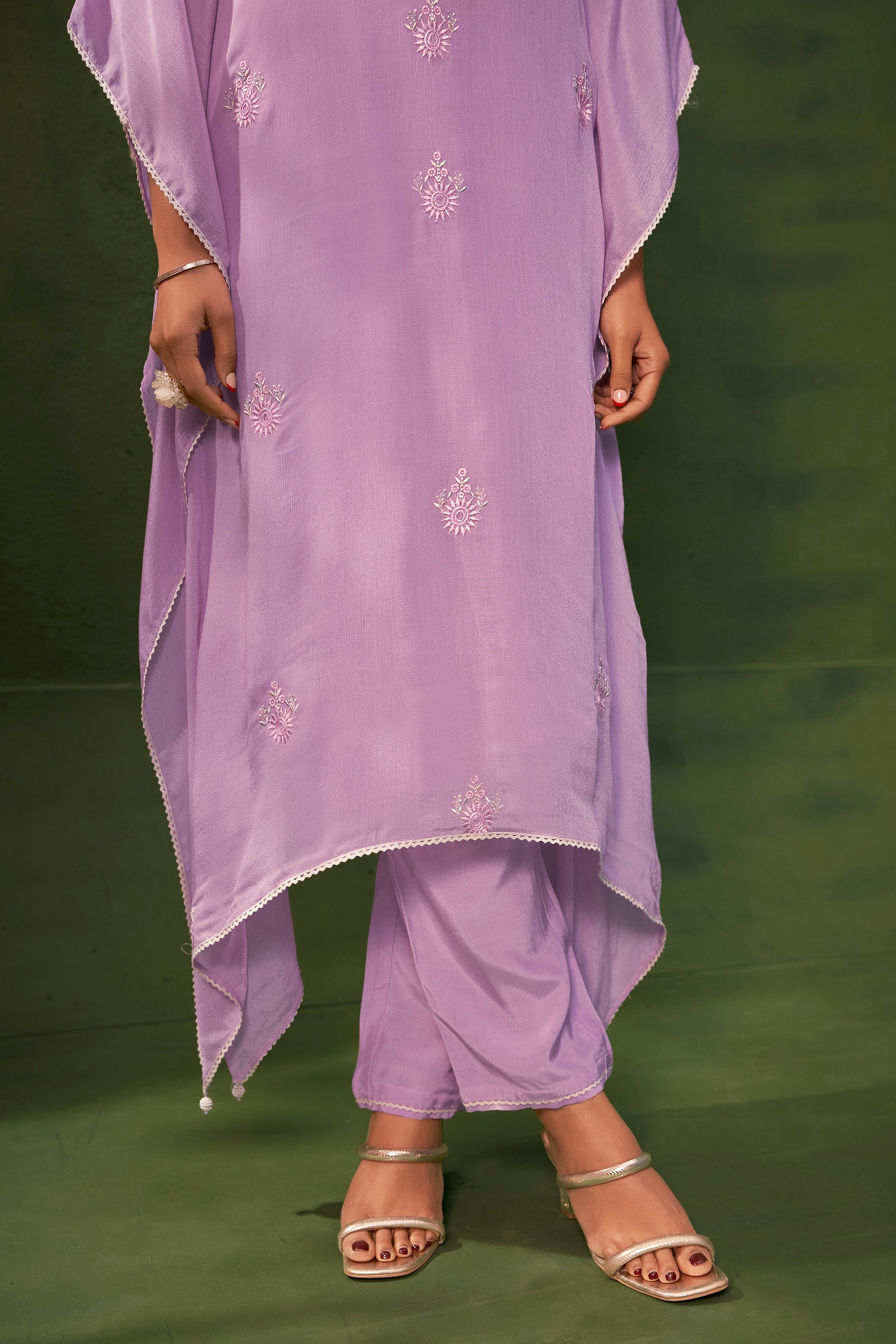 Caladriel Lavender Chinnon Embroidered Kaftan