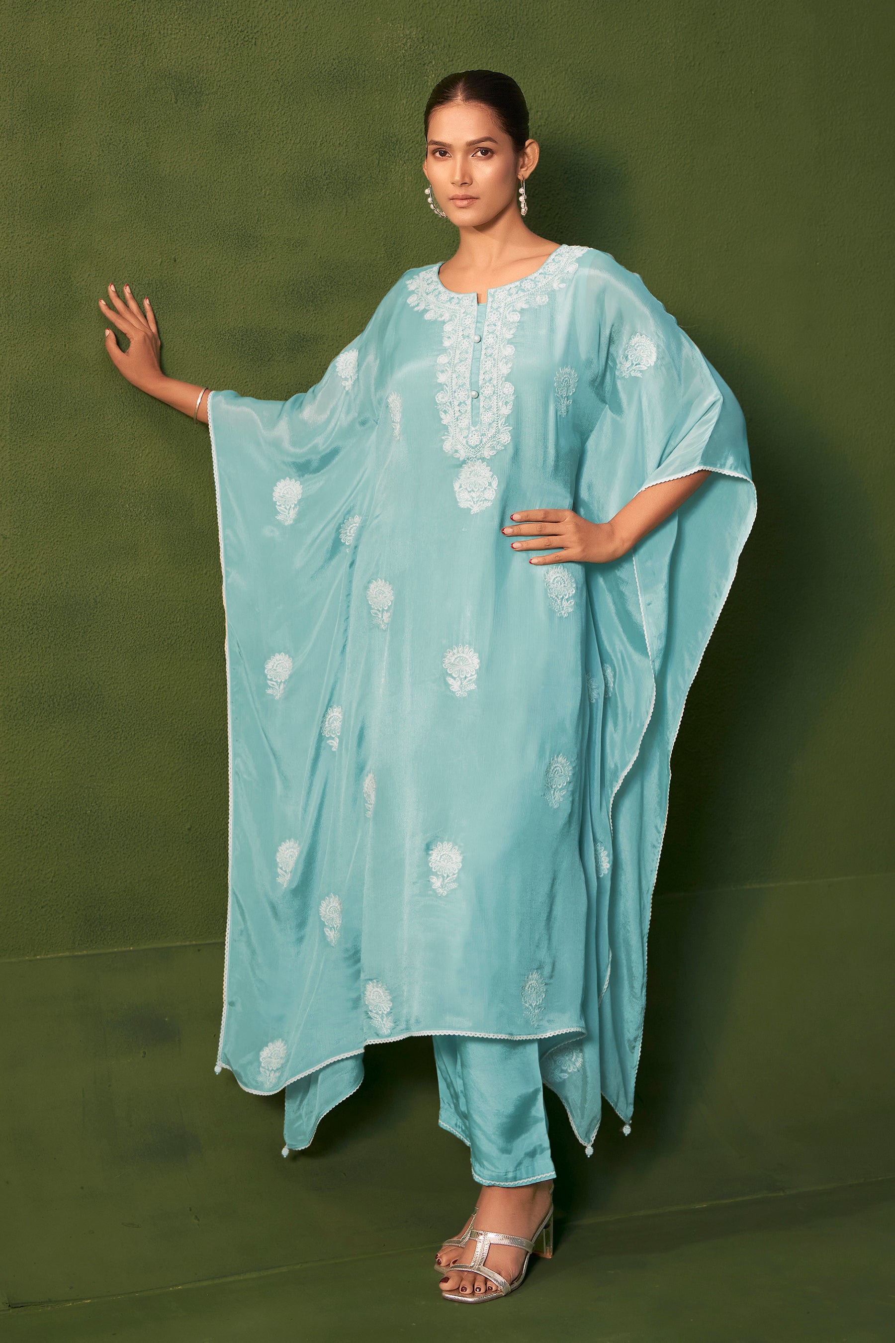 Vyserra Rama Chinnon Embroidered Kaftan