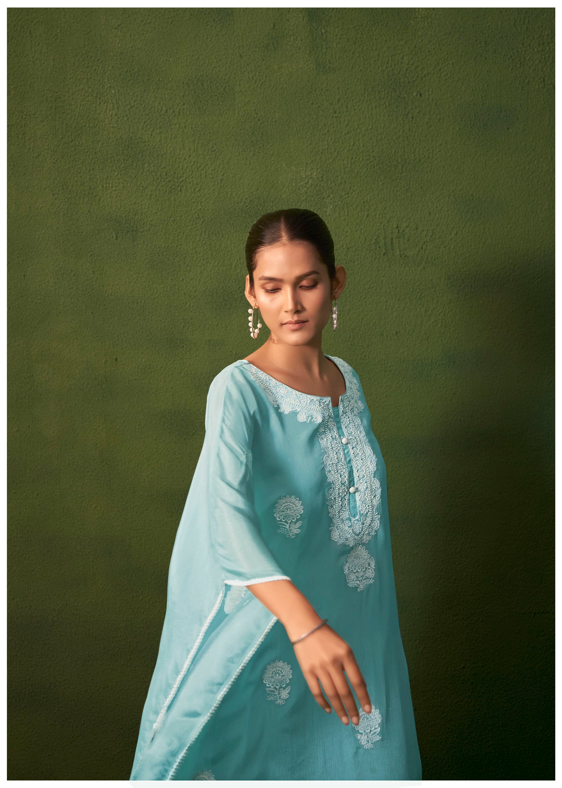 Vyserra Rama Chinnon Embroidered Kaftan