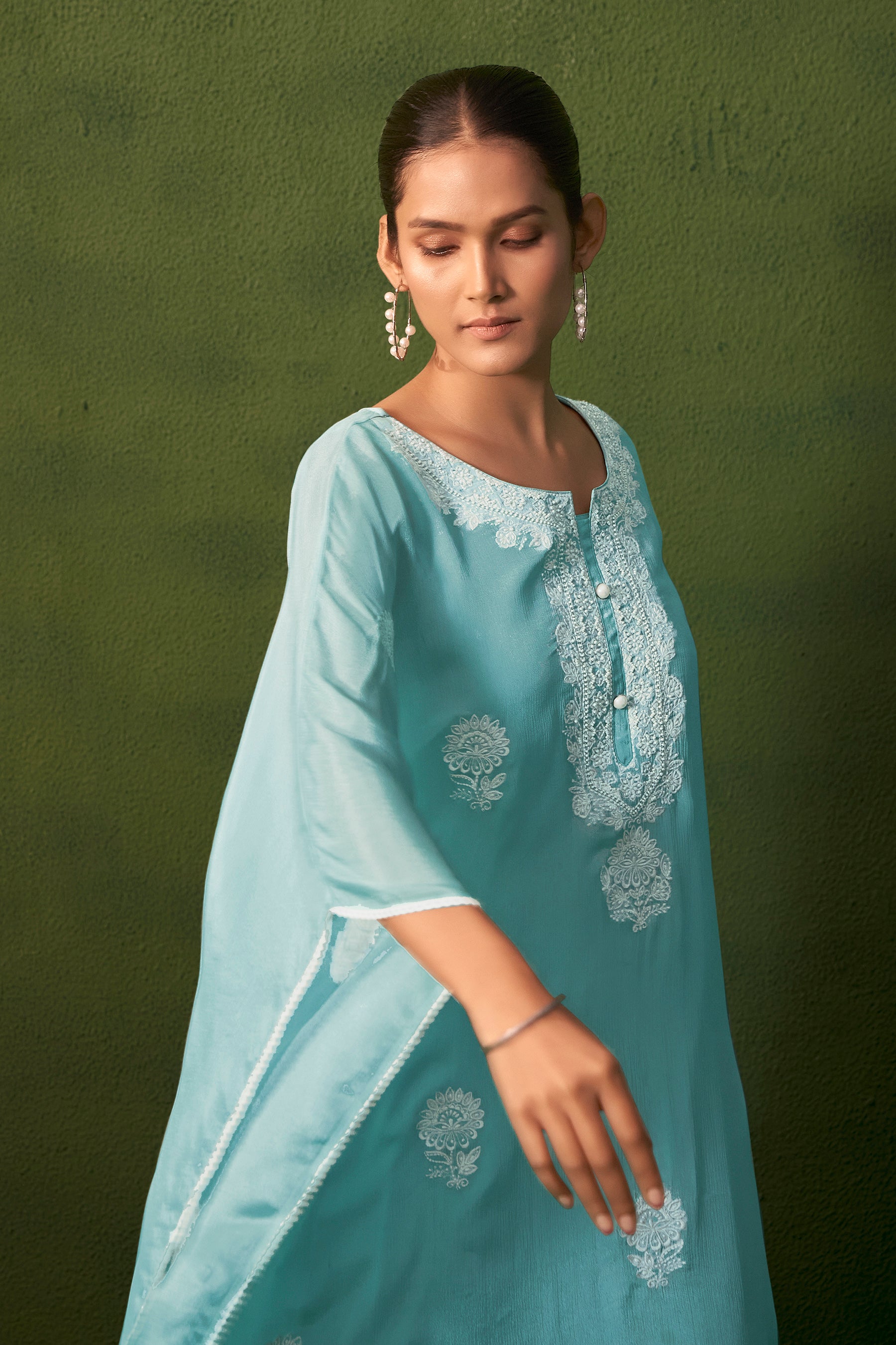 Vyserra Rama Chinnon Embroidered Kaftan