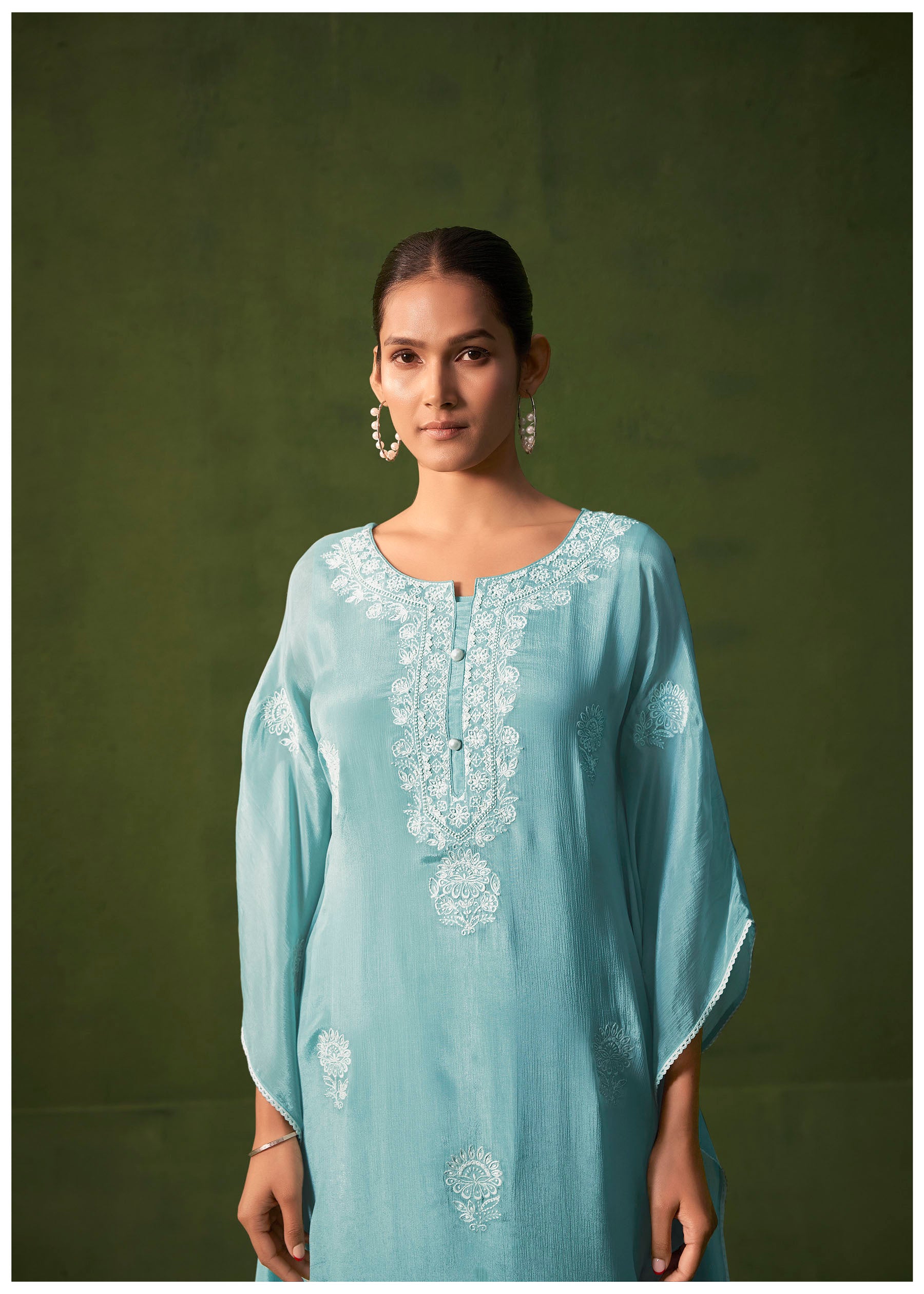 Vyserra Rama Chinnon Embroidered Kaftan