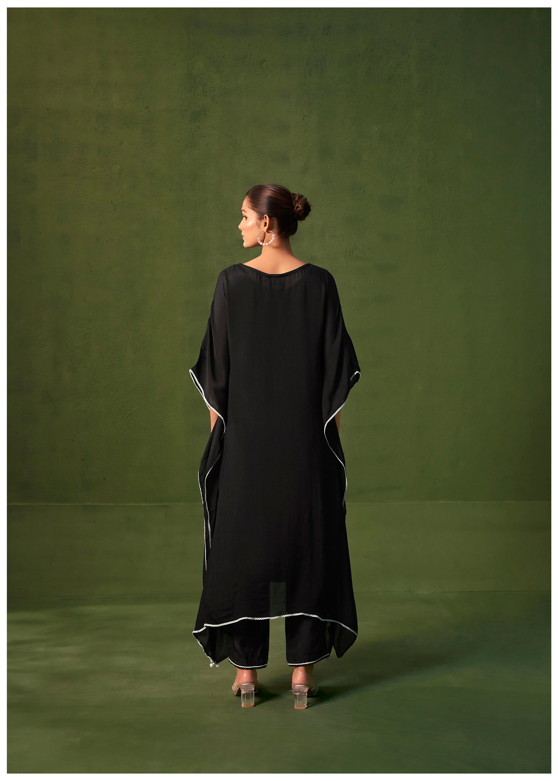 Zeravyn Black Chinnon Embroidered Kaftan