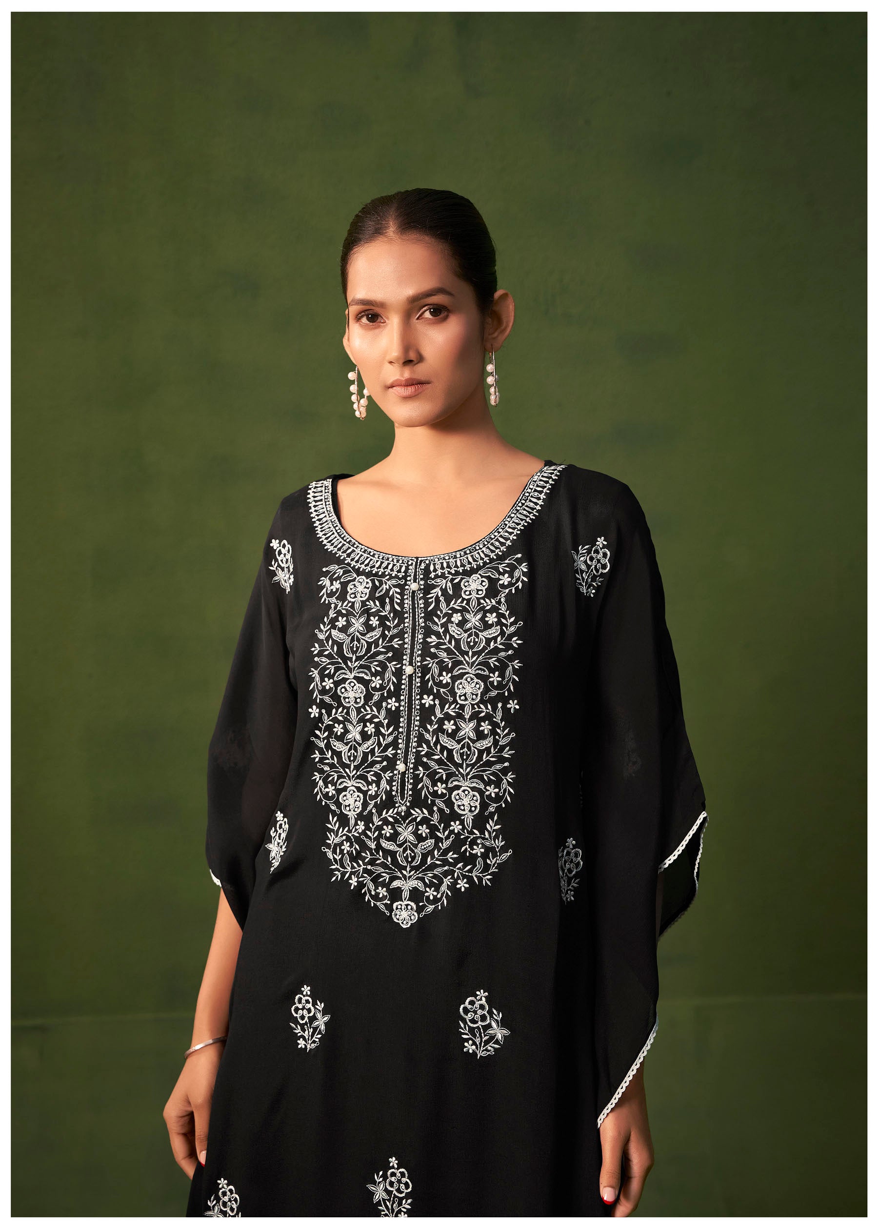 Zeravyn Black Chinnon Embroidered Kaftan
