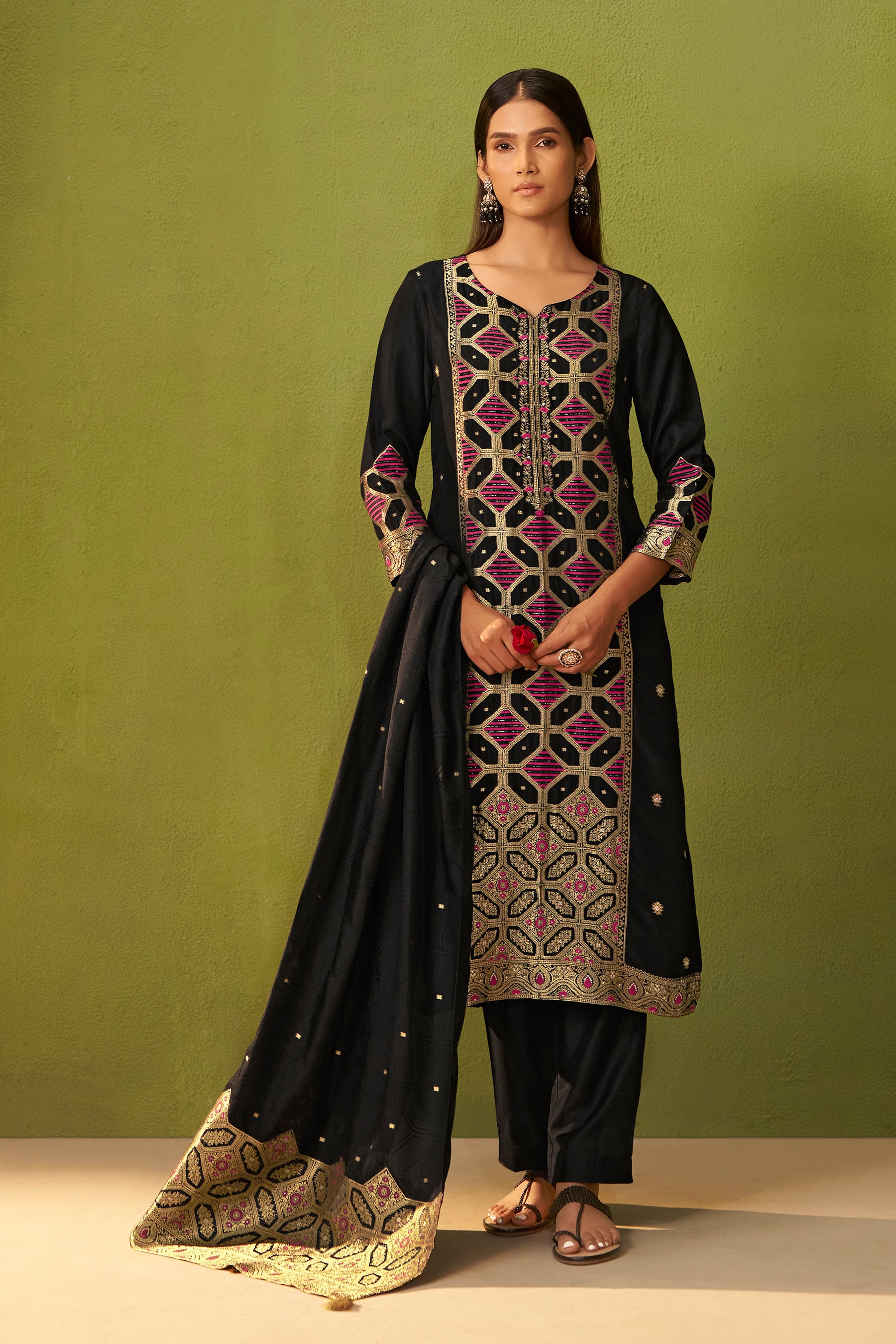 Russian Jacquard Meena Word Set – Black