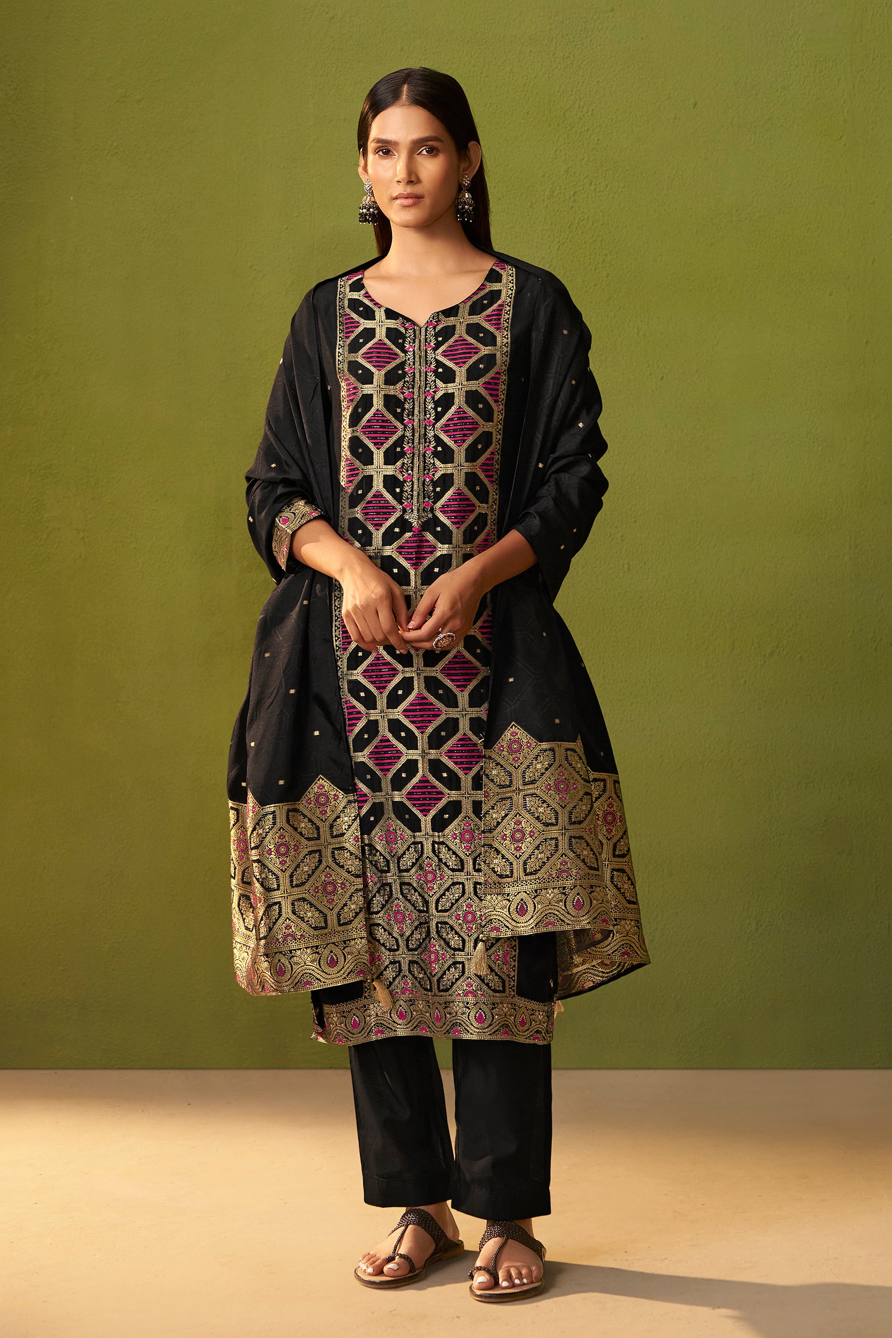 Russian Jacquard Meena Word Set – Black