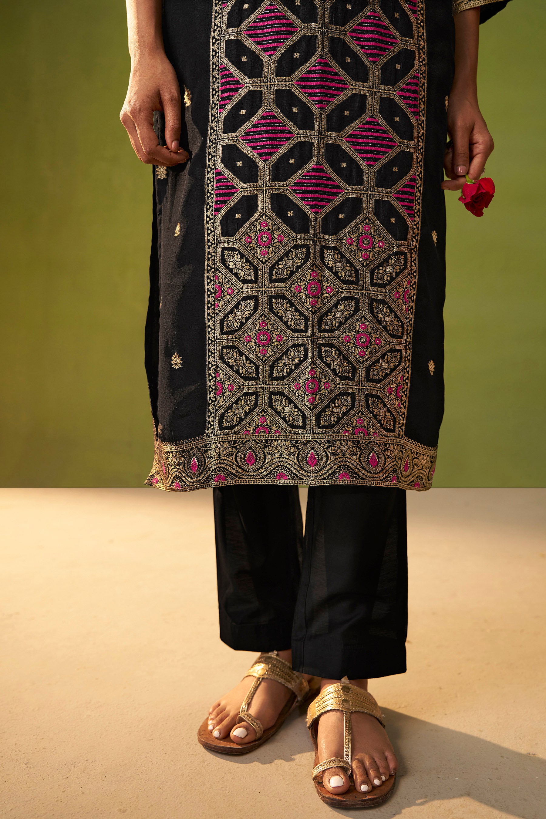 Russian Jacquard Meena Word Set – Black