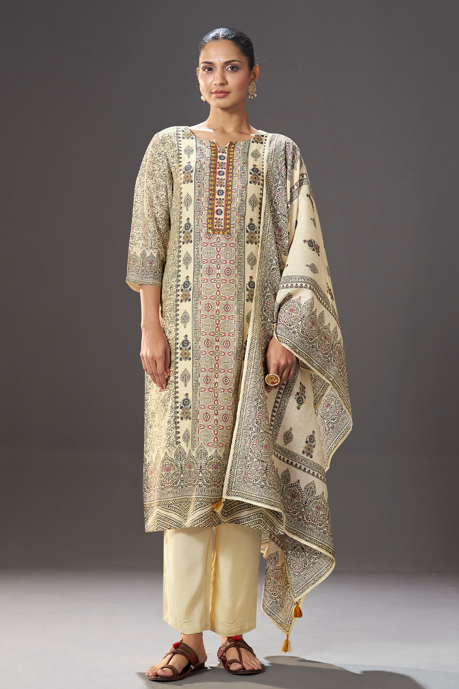 Ivory Buti Shimmer Linen Digial Printed Kurta Set