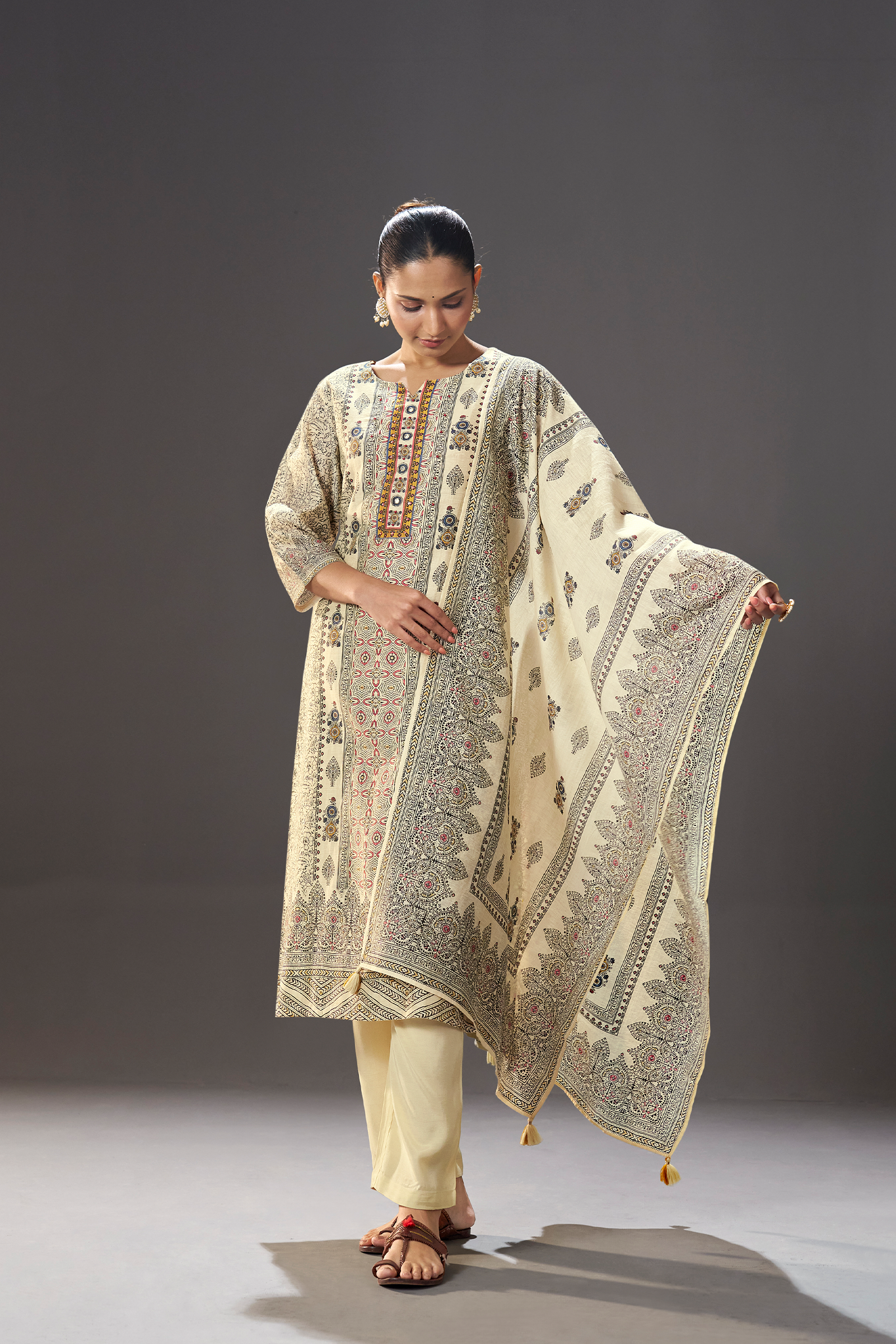 Ivory Buti Shimmer Linen Digial Printed Kurta Set