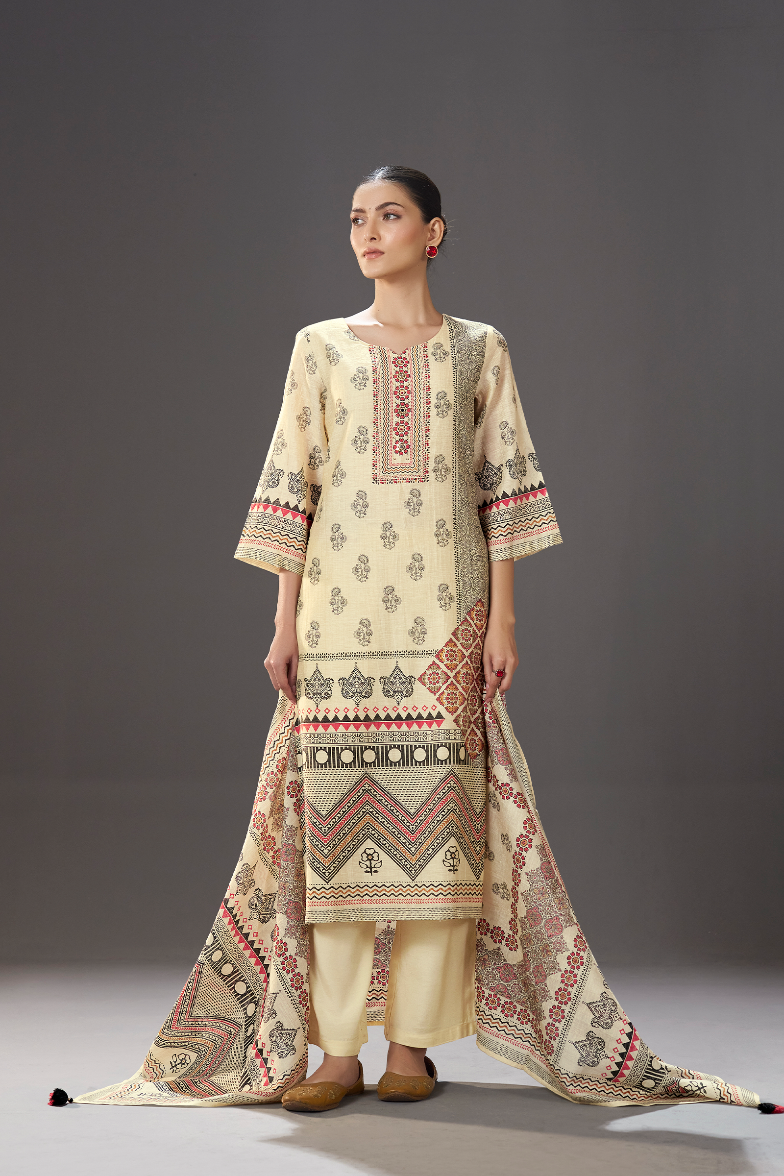 Ivory Caravan Shimmer Linen Digital Printed Kurta Set
