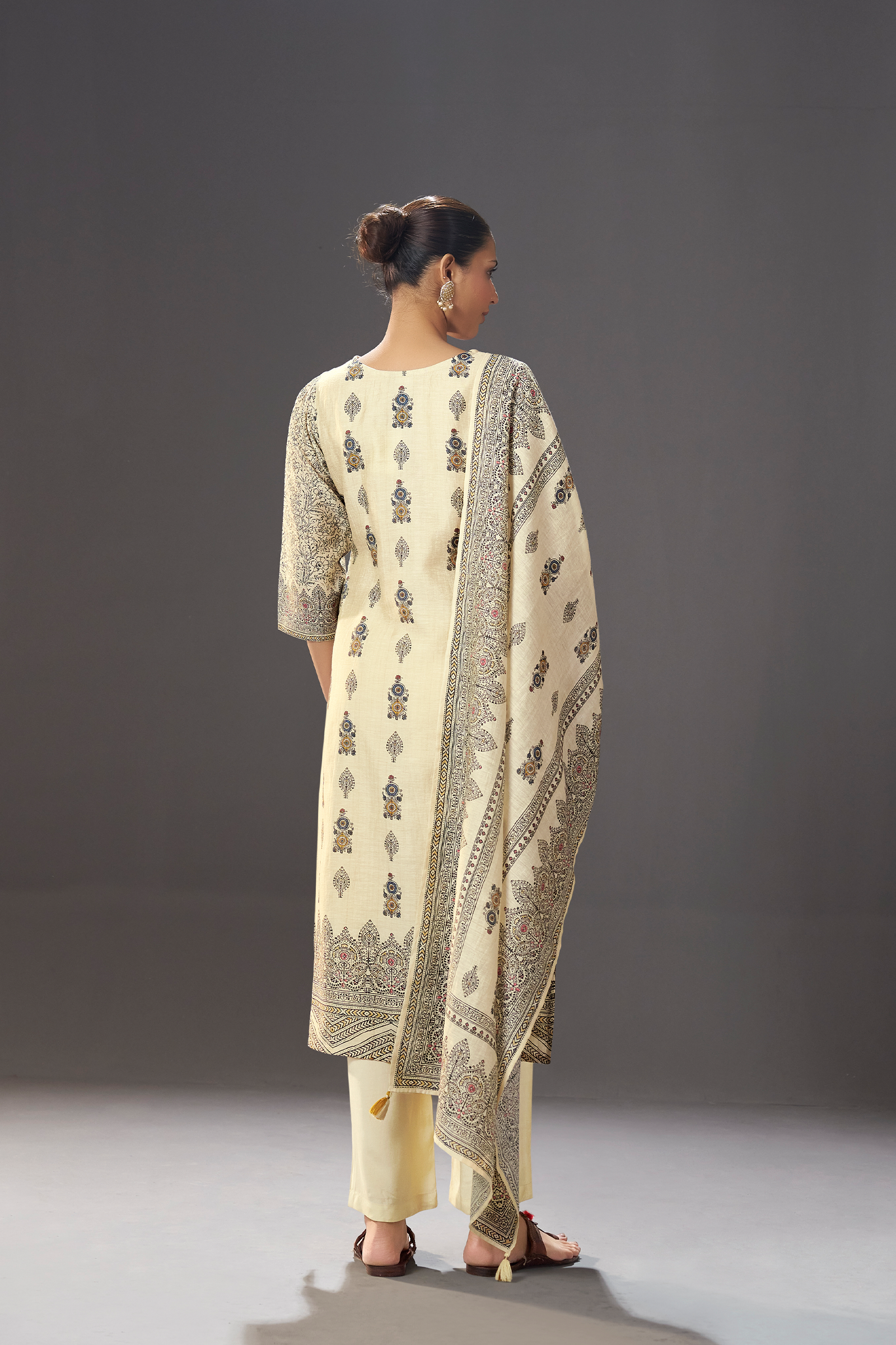 Ivory Buti Shimmer Linen Digial Printed Kurta Set