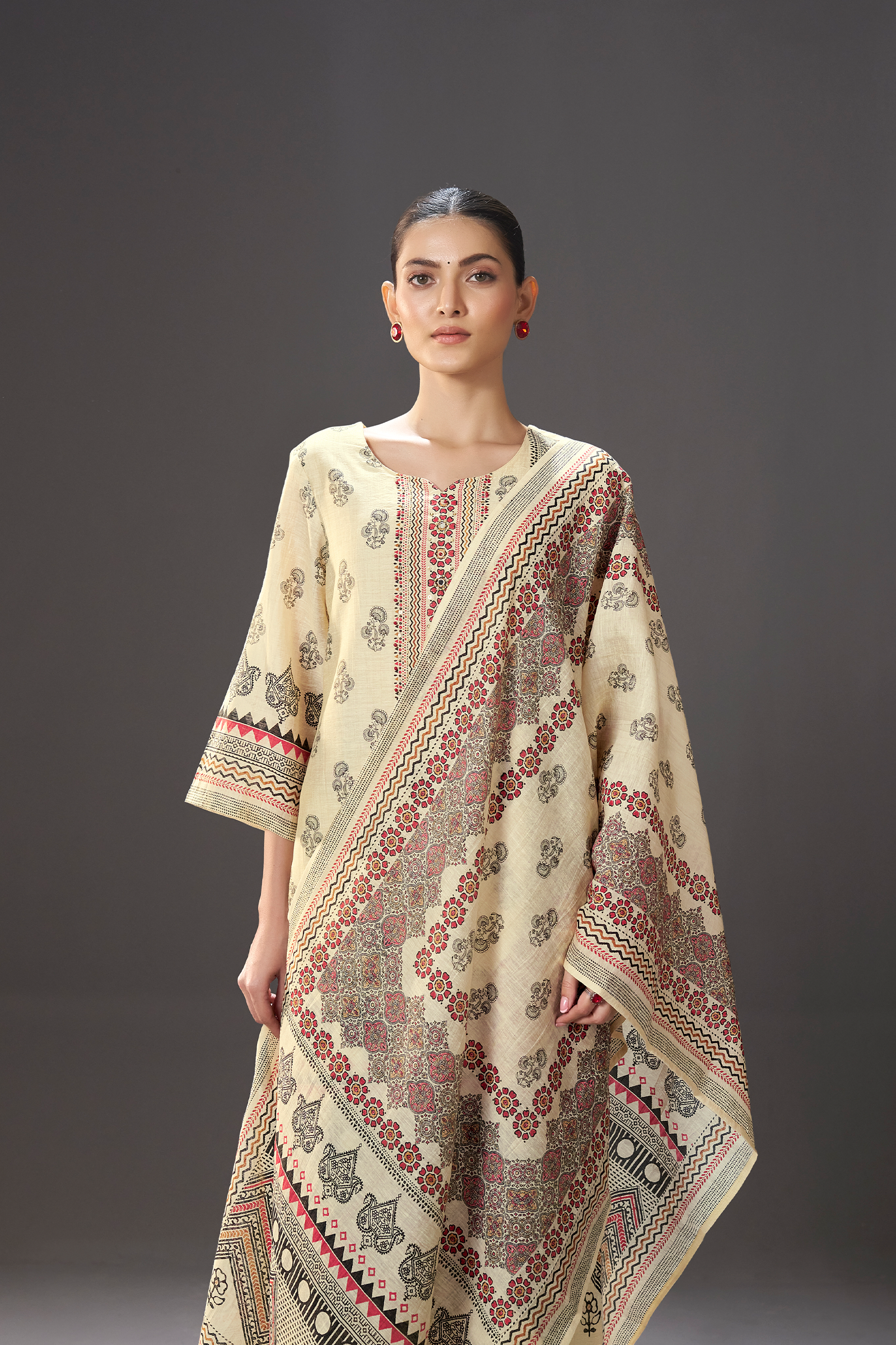 Ivory Caravan Shimmer Linen Digital Printed Kurta Set