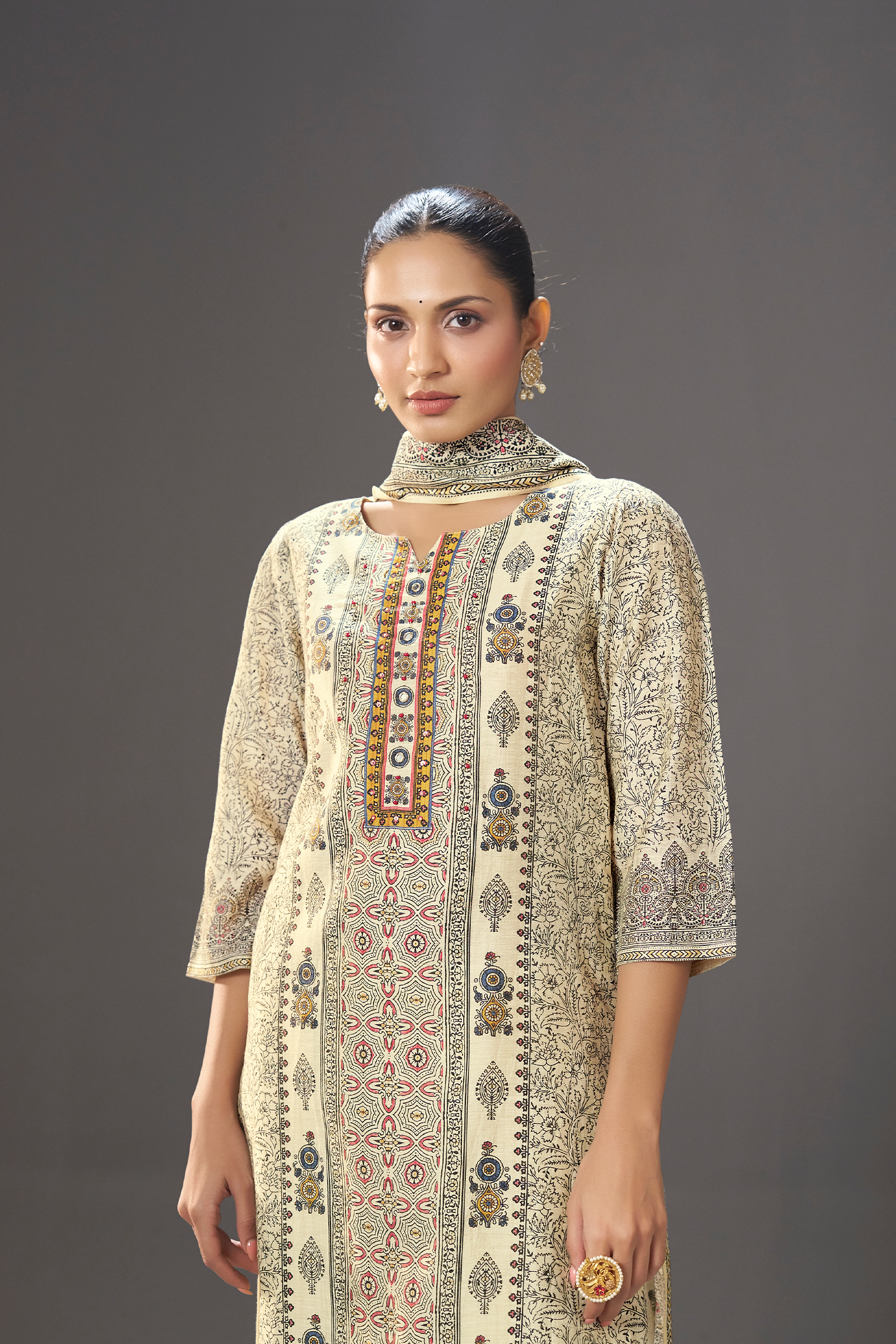 Ivory Buti Shimmer Linen Digial Printed Kurta Set