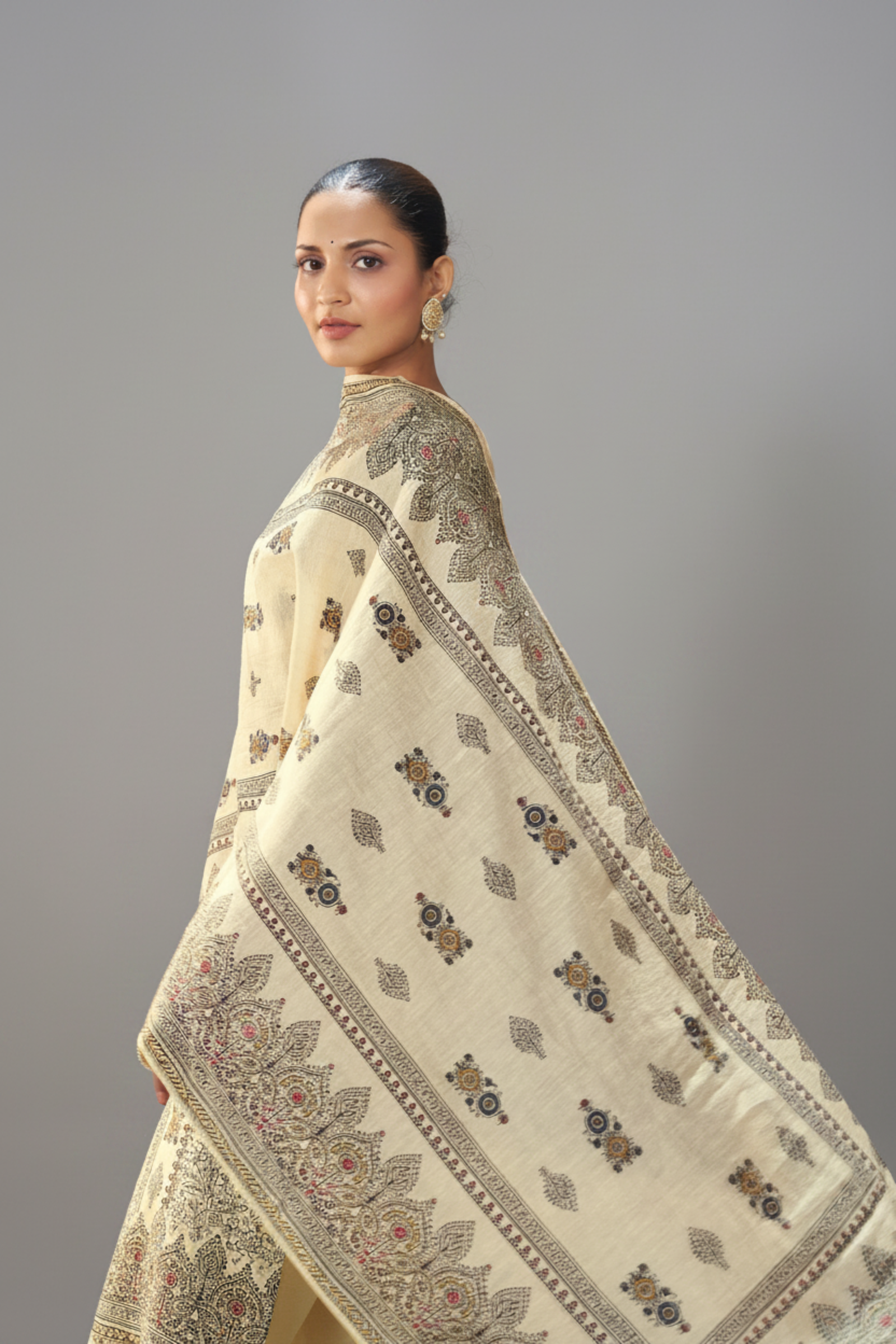 Ivory Buti Shimmer Linen Digial Printed Kurta Set