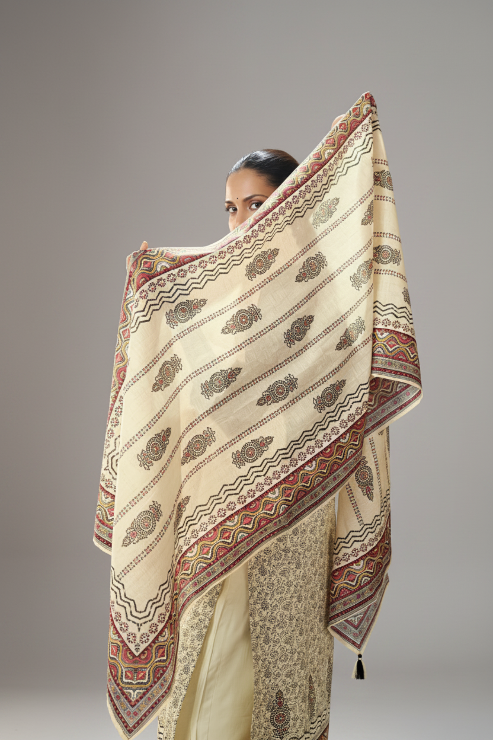 Ivory Artisan Shimmer Linen Digital Printed Kurta Set