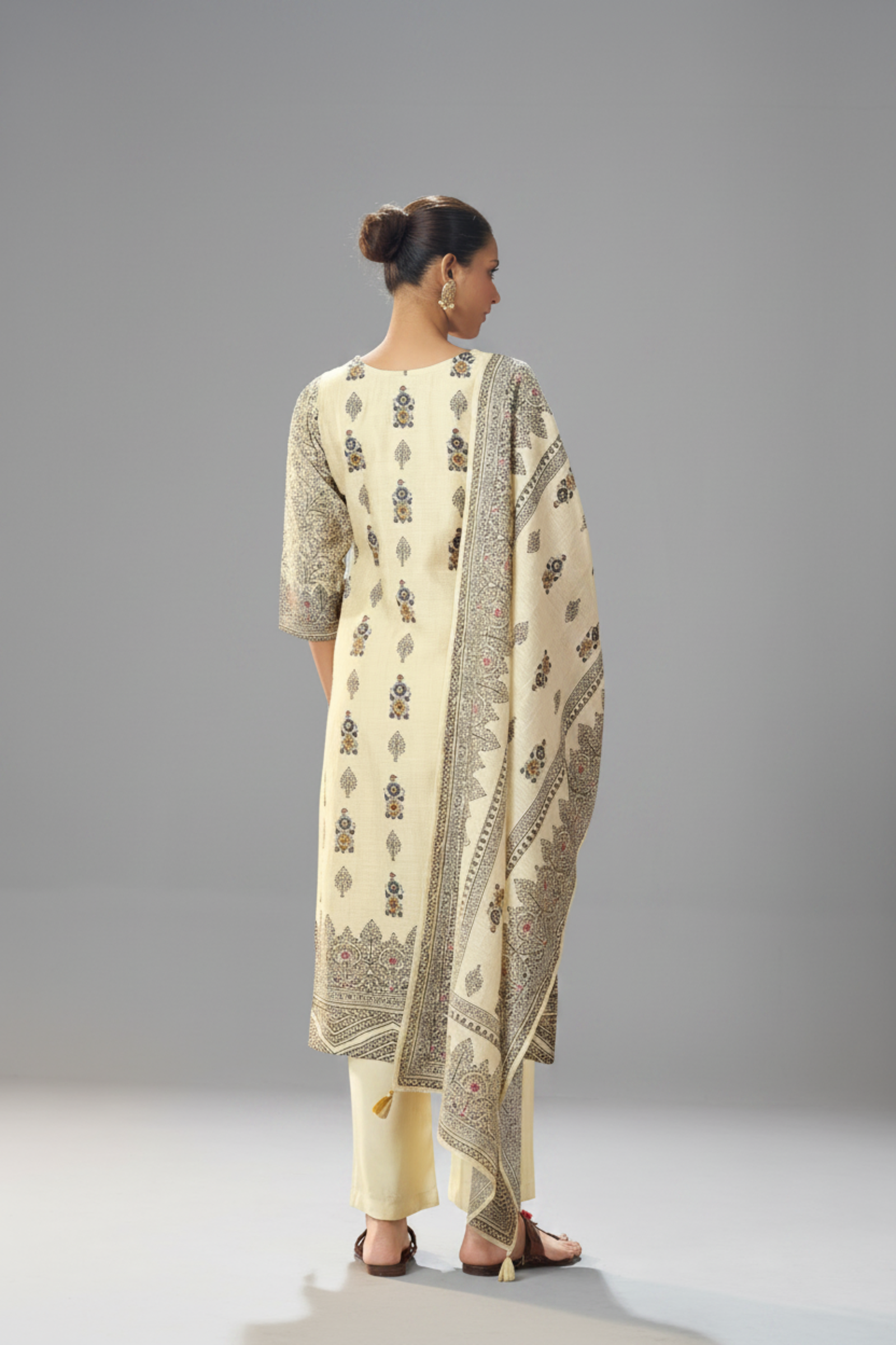 Ivory Buti Shimmer Linen Digial Printed Kurta Set