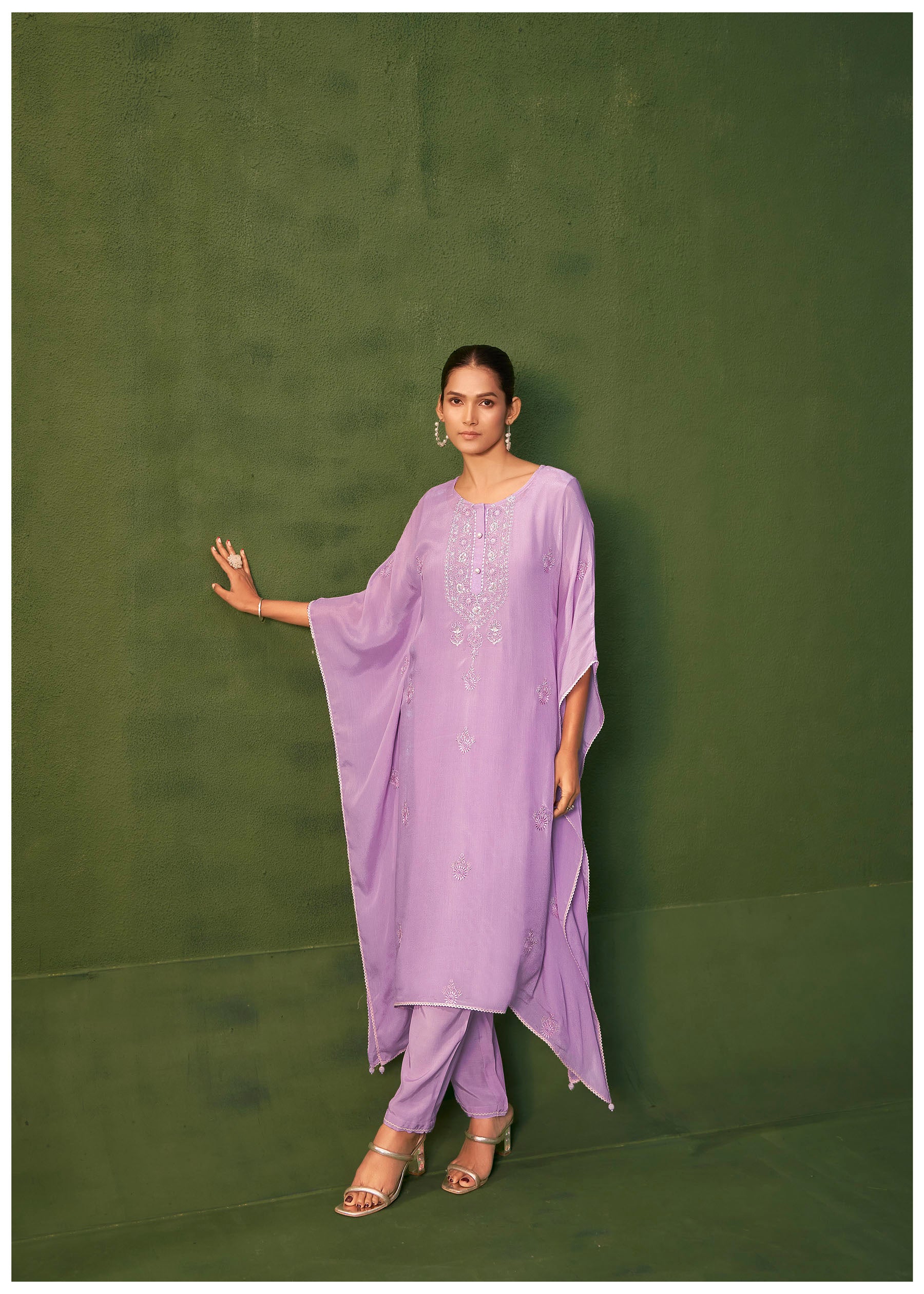 Caladriel Lavender Chinnon Embroidered Kaftan