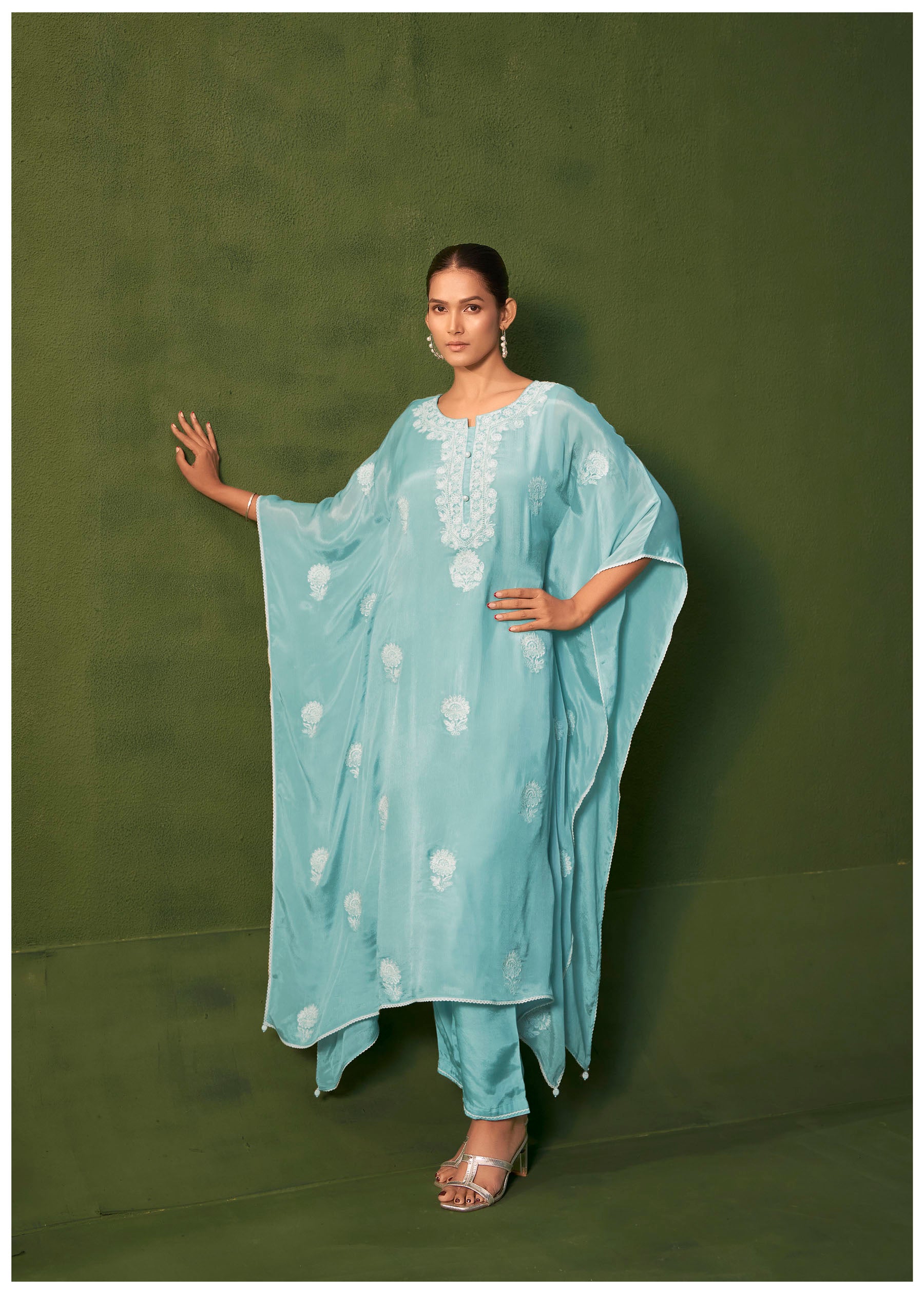 Vyserra Rama Chinnon Embroidered Kaftan