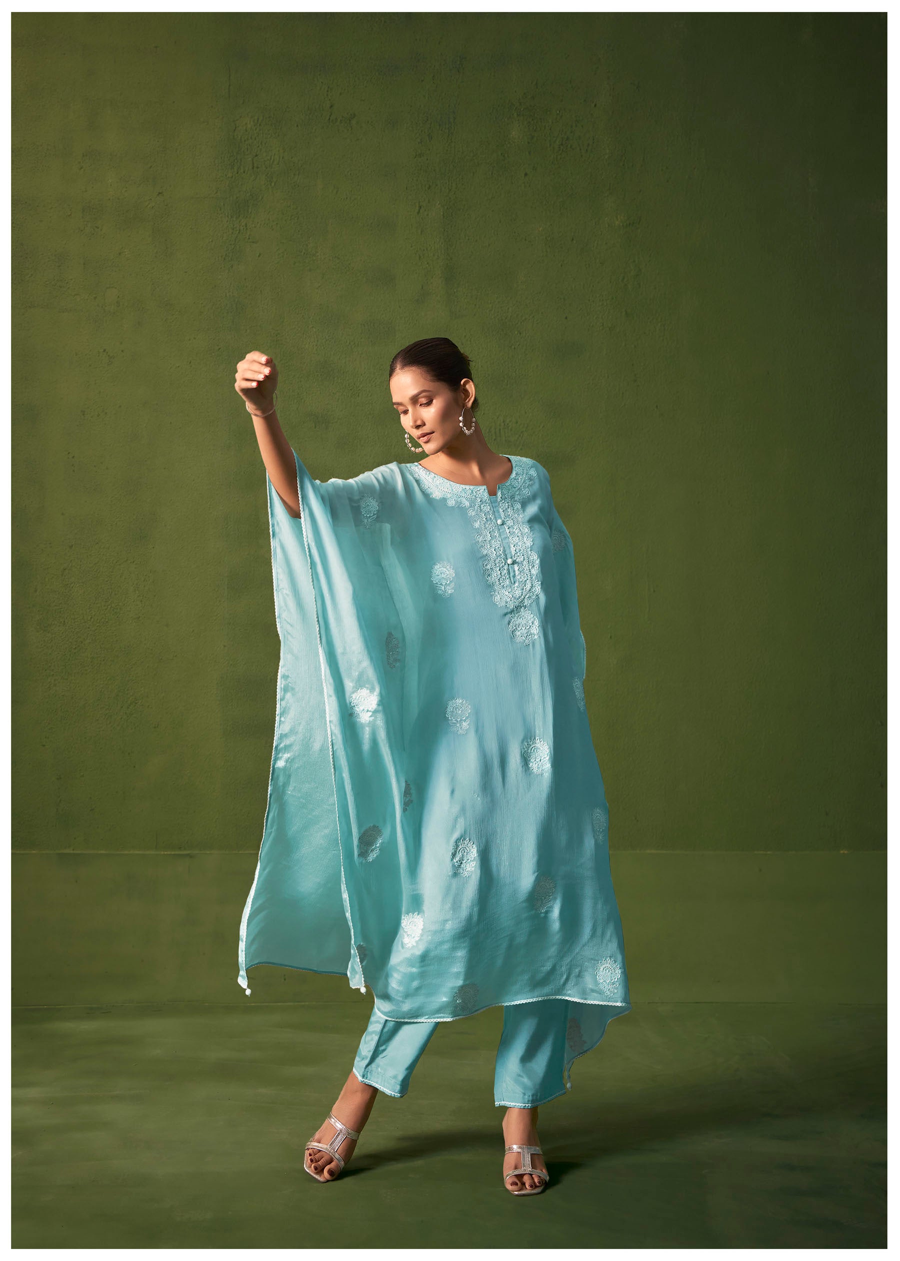 Vyserra Rama Chinnon Embroidered Kaftan