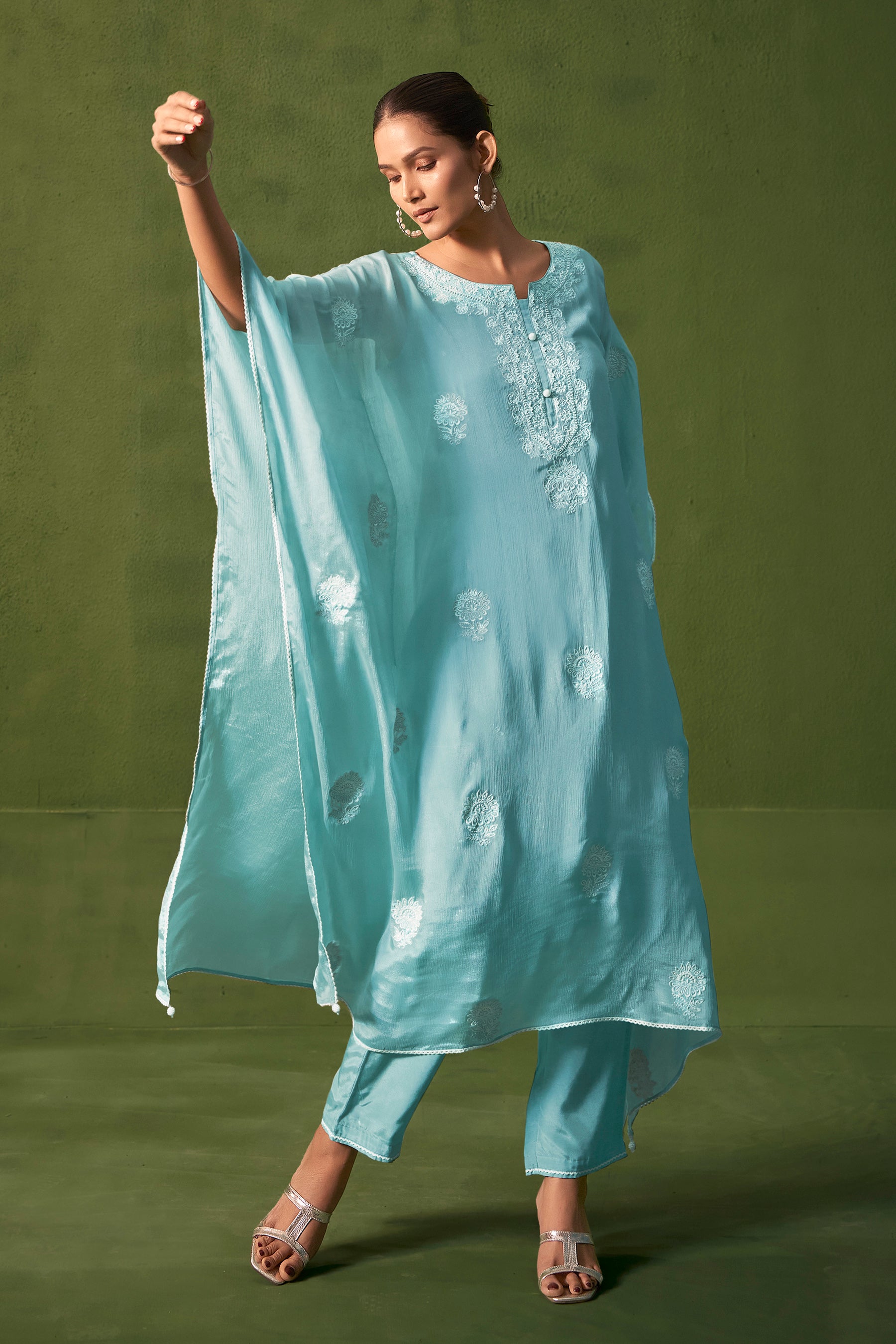 Vyserra Rama Chinnon Embroidered Kaftan