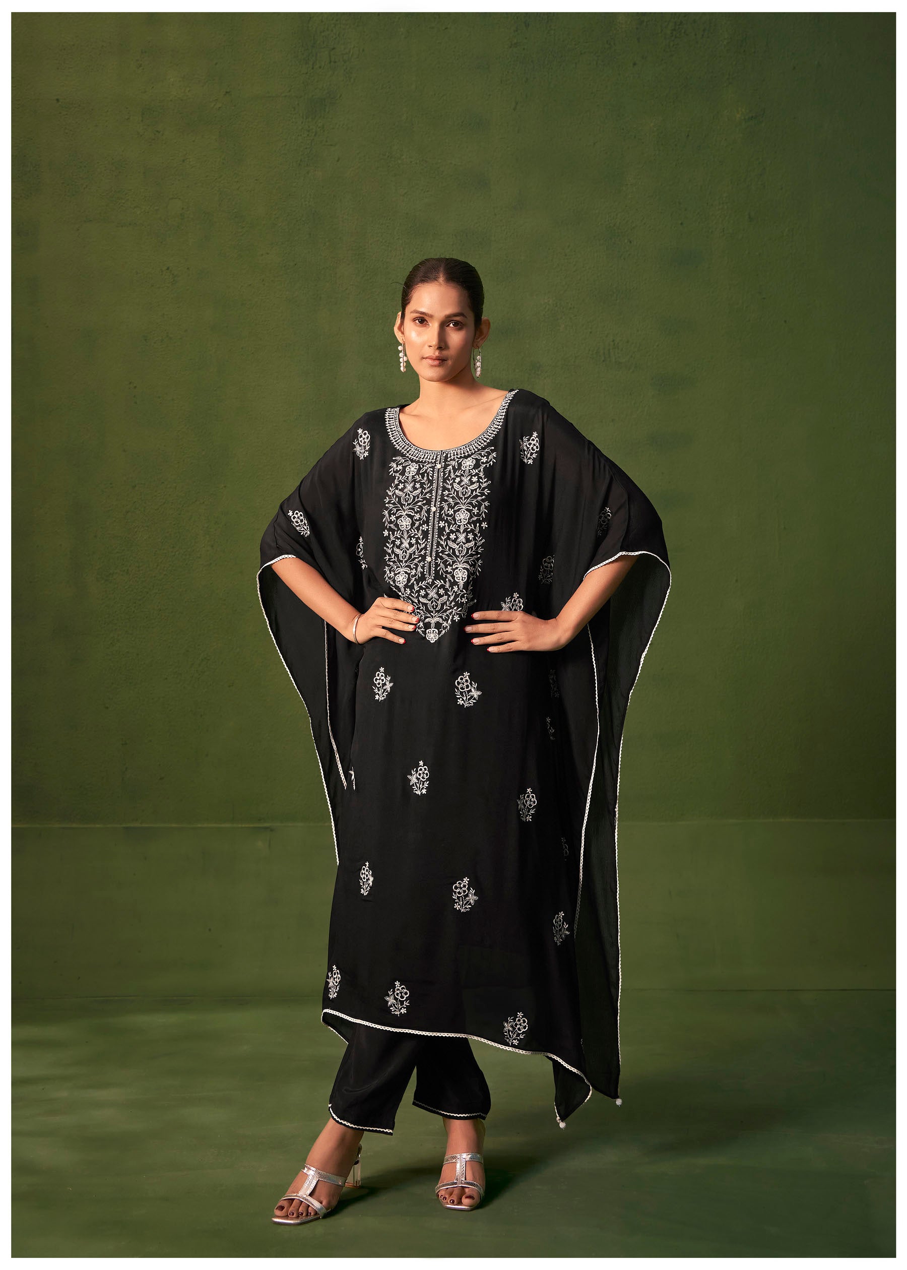 Zeravyn Black Chinnon Embroidered Kaftan