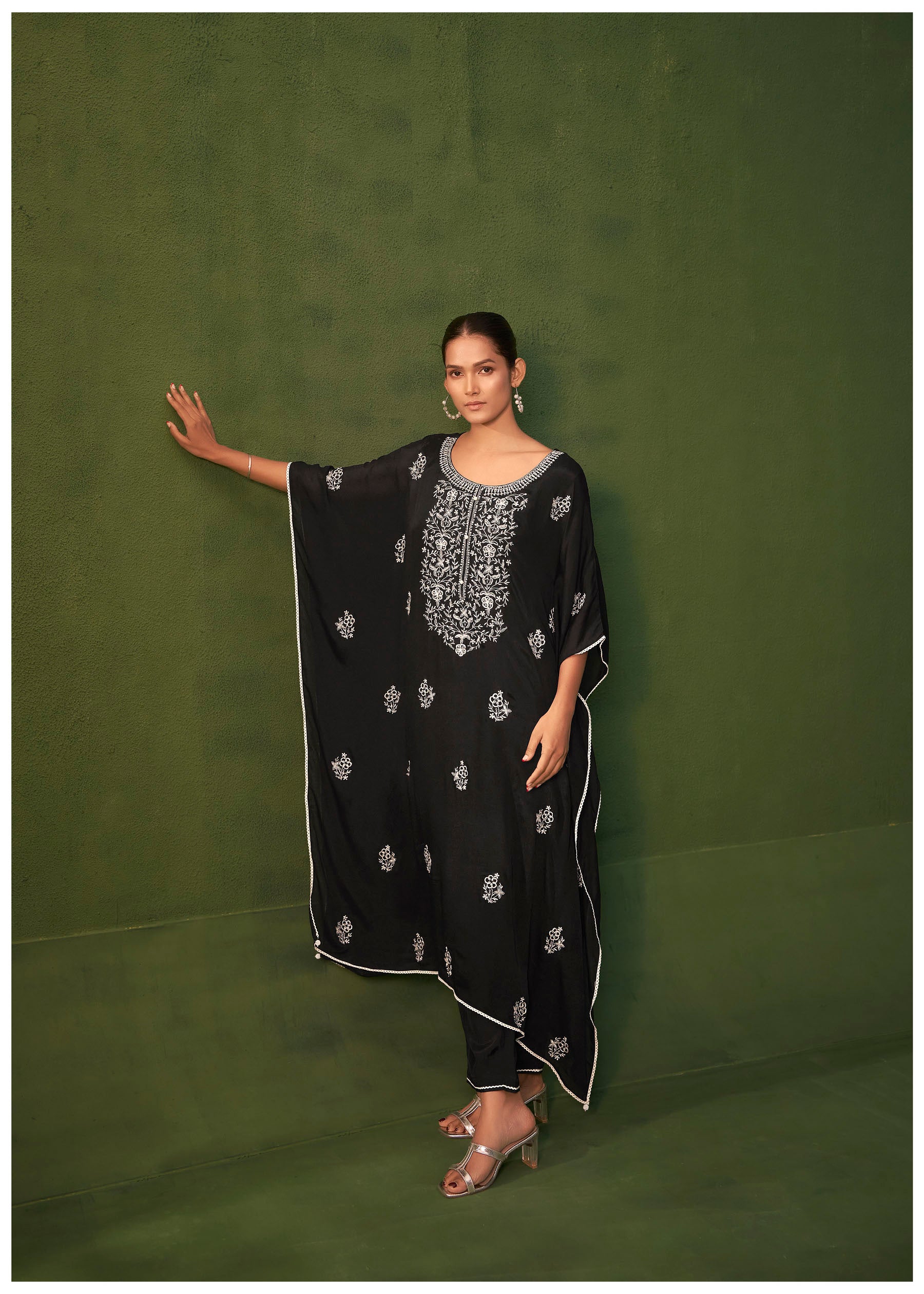 Zeravyn Black Chinnon Embroidered Kaftan