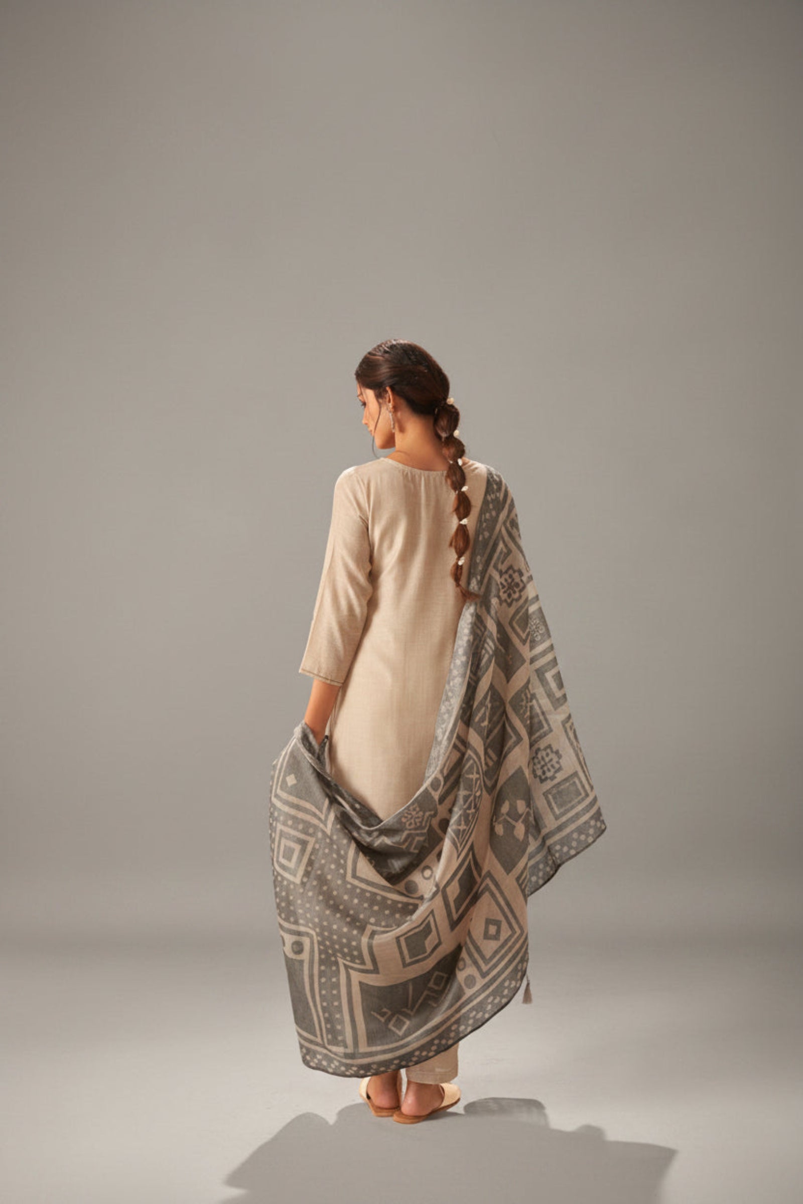 Nuviah Linen Jacquard Embroidered Kurta Set