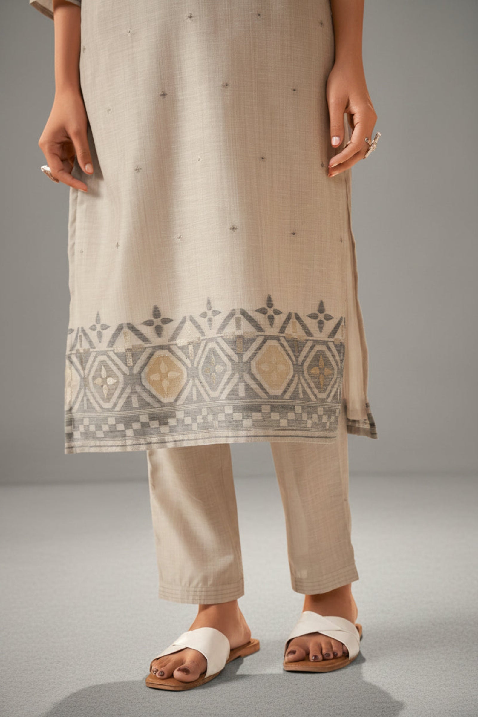 Nuviah Linen Jacquard Embroidered Kurta Set
