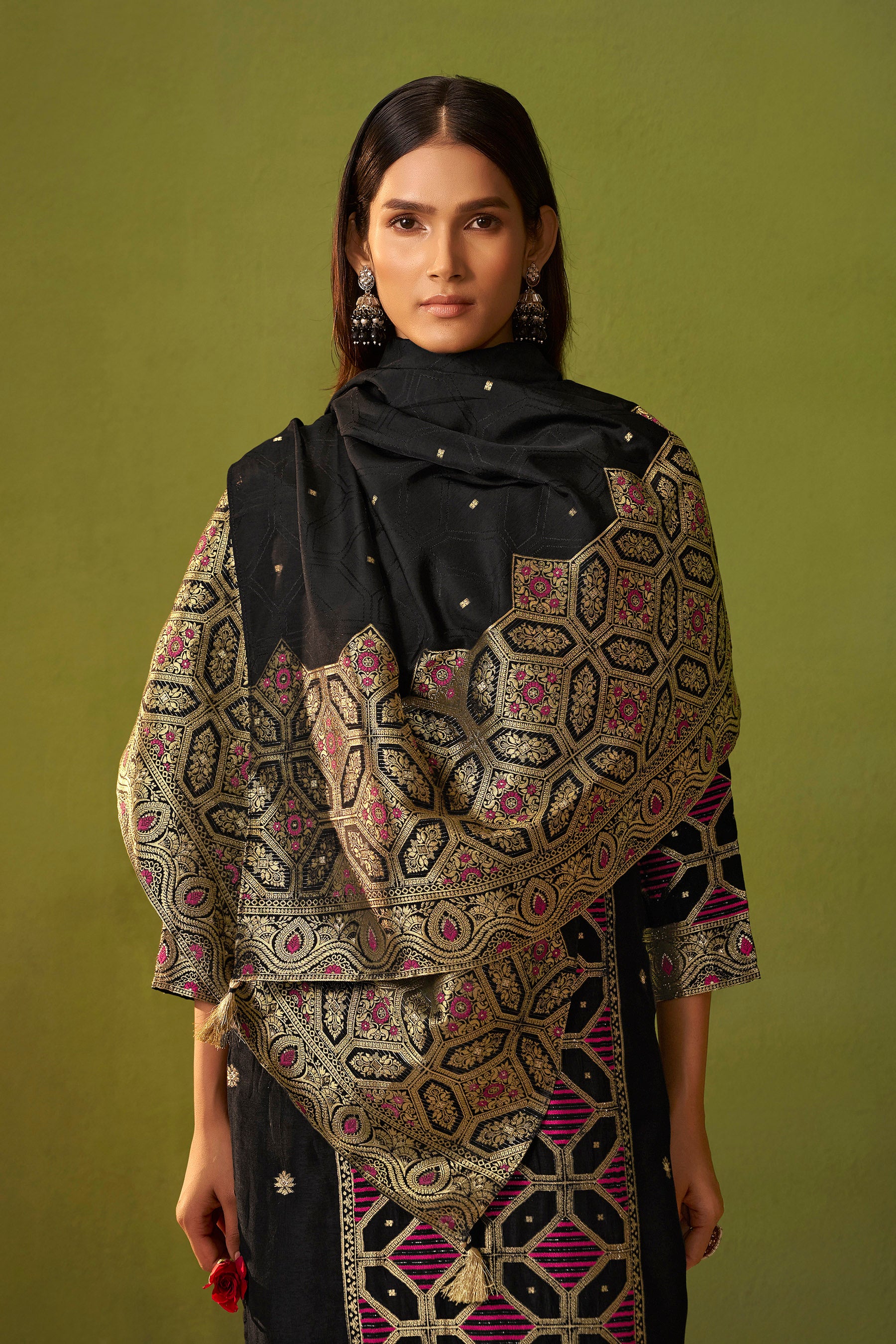 Russian Jacquard Meena Word Set – Black