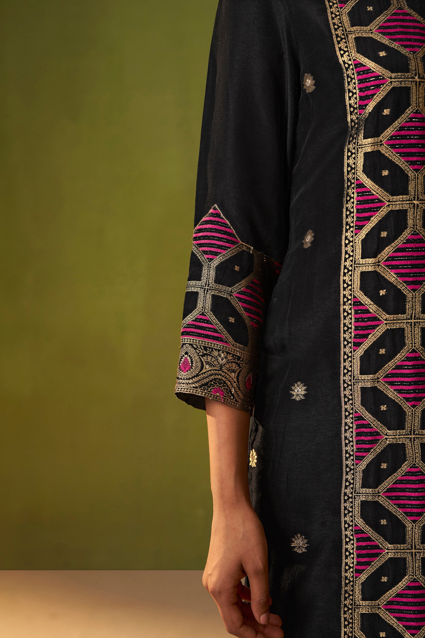 Russian Jacquard Meena Word Set – Black