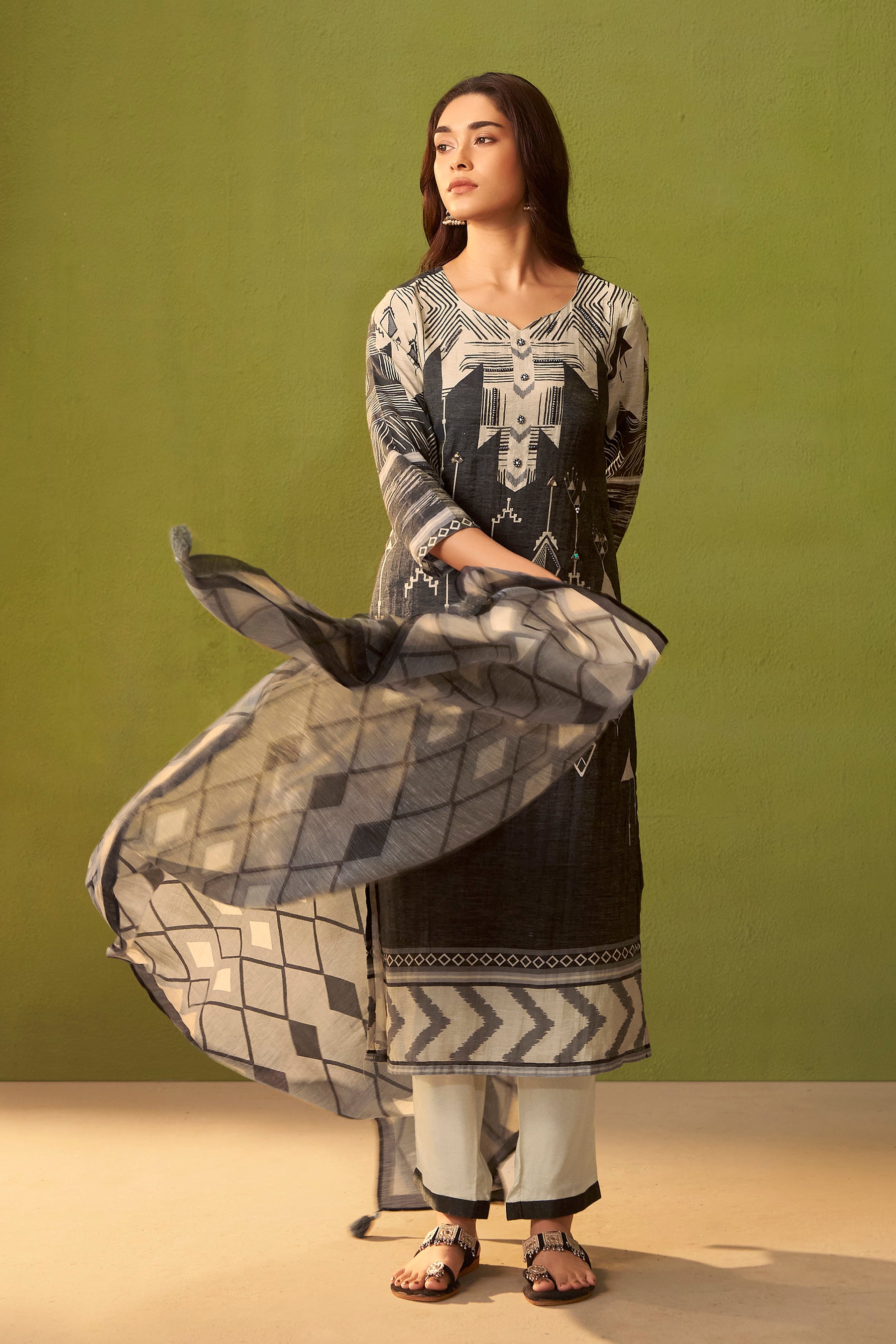 Shimmer Linen Digital Print Set – Black