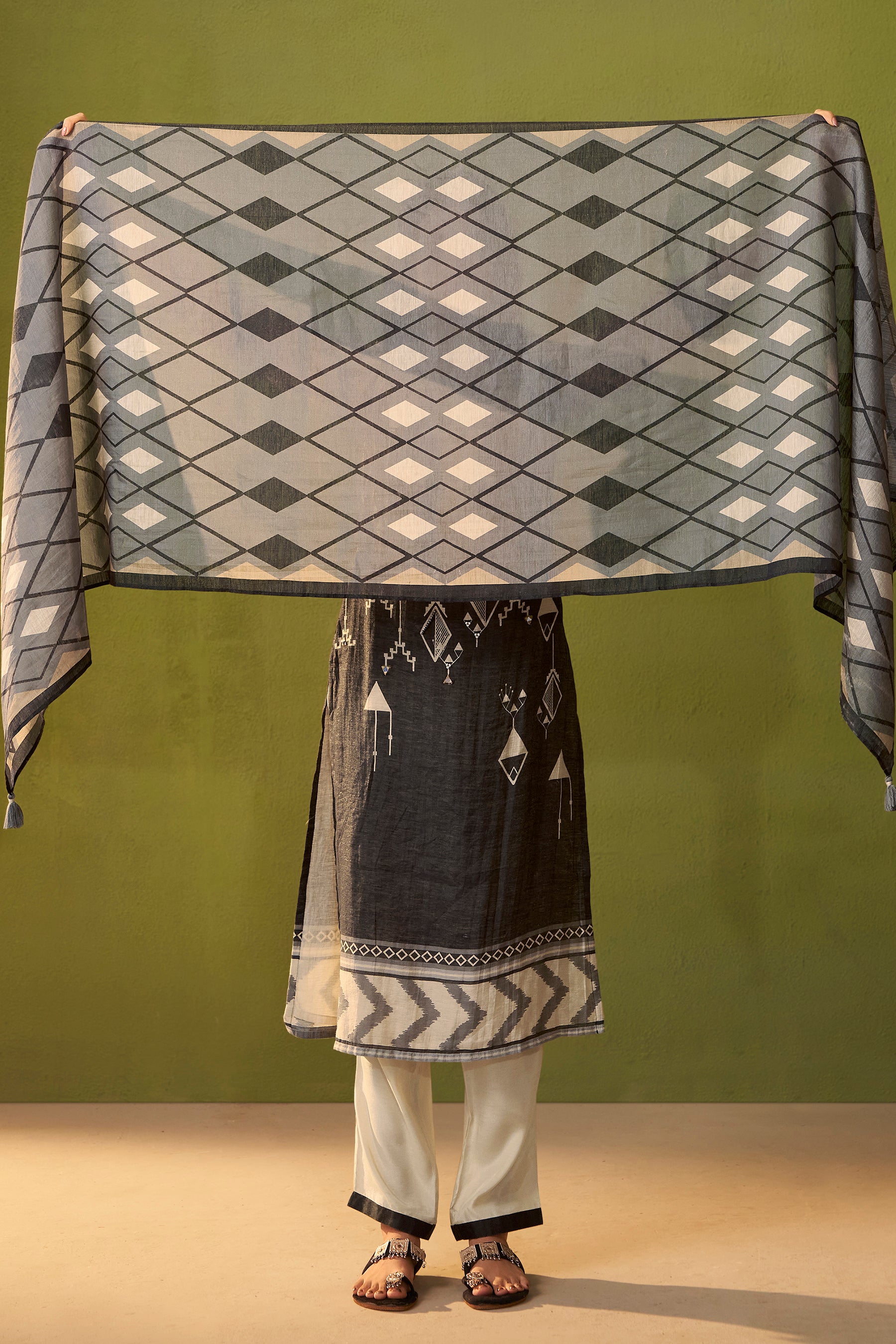 Shimmer Linen Digital Print Set – Black