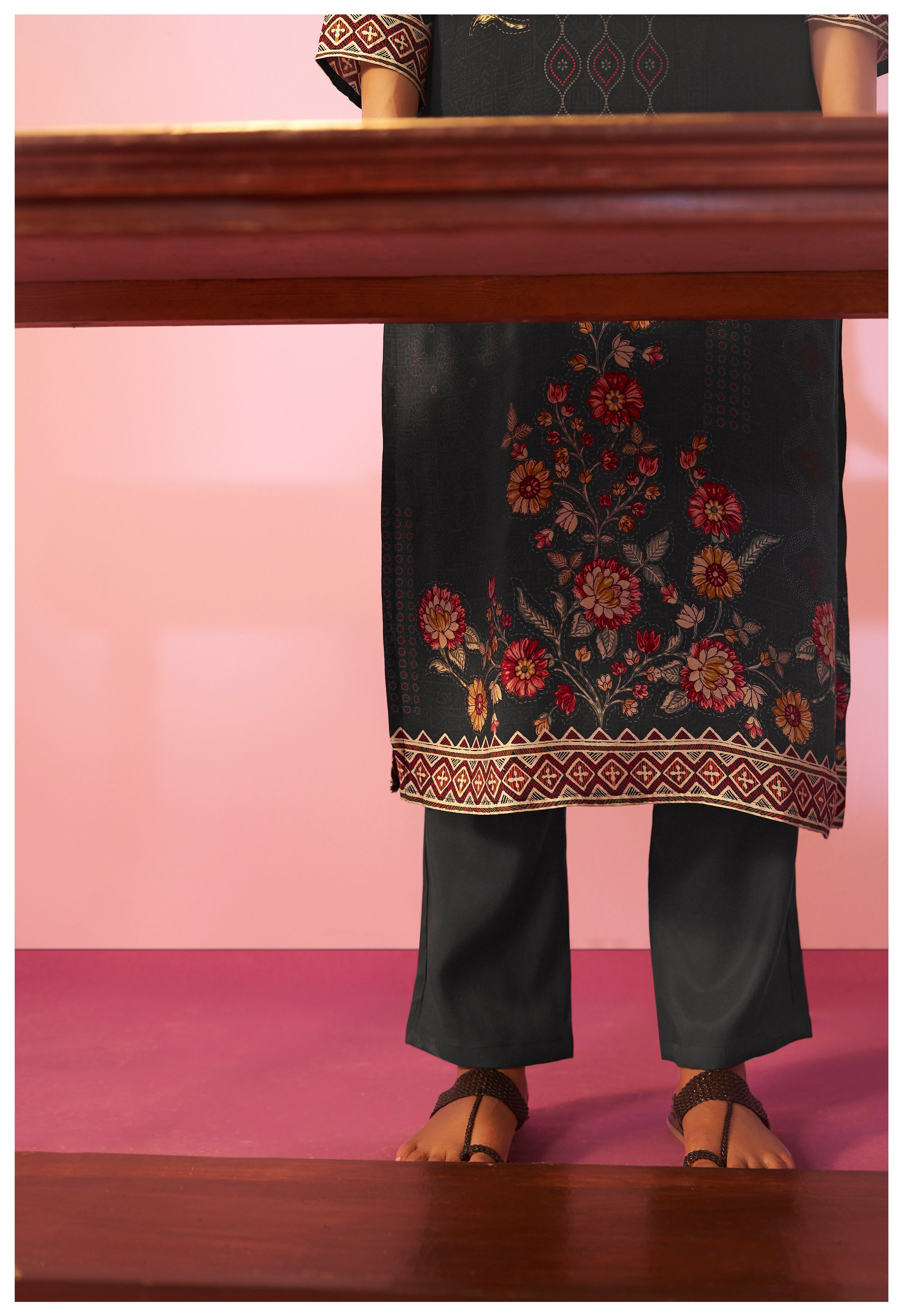 Viscose digital print Kurta Set with Intricate Embroidery