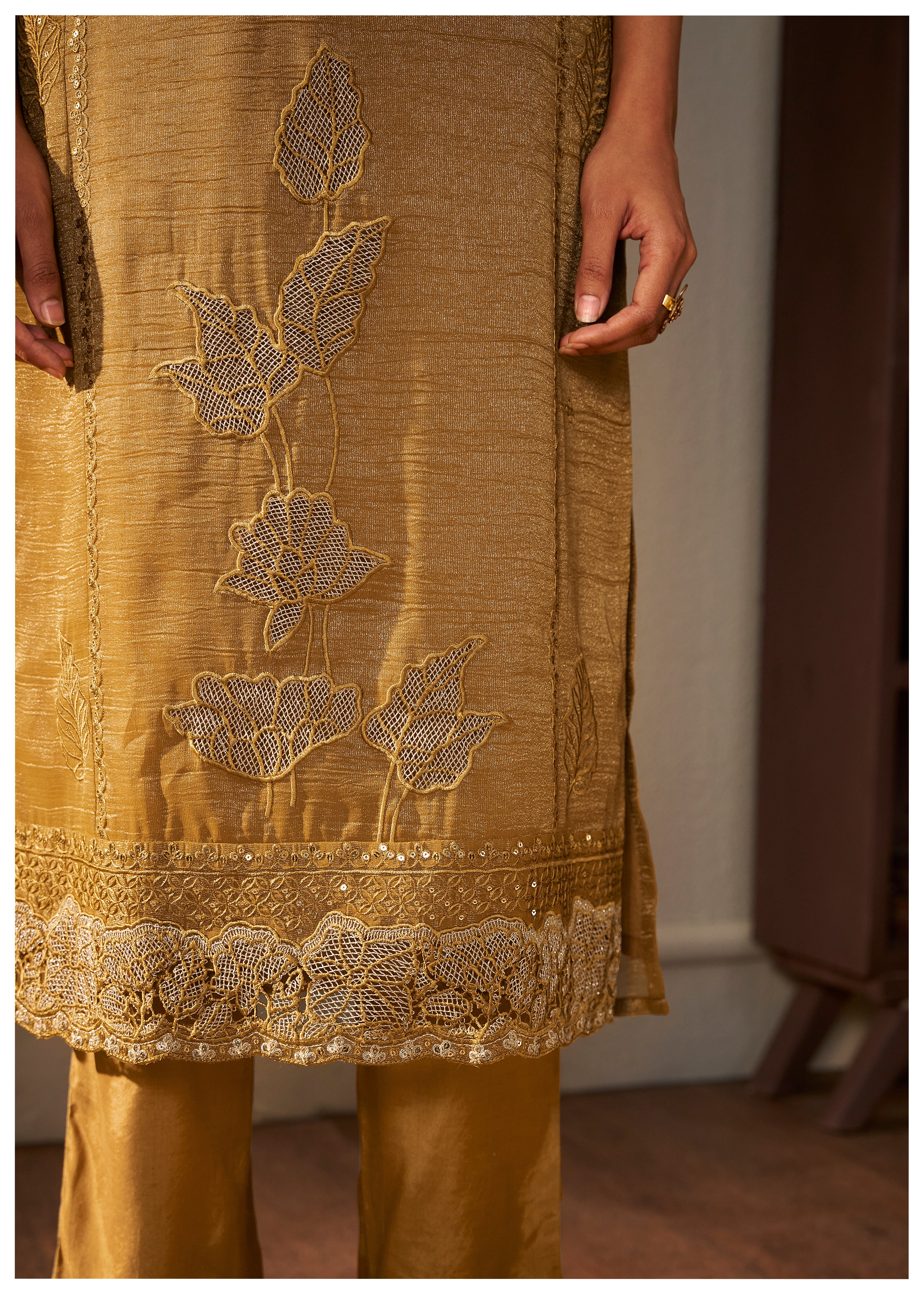 Crush Organza Borer Embroidery Set