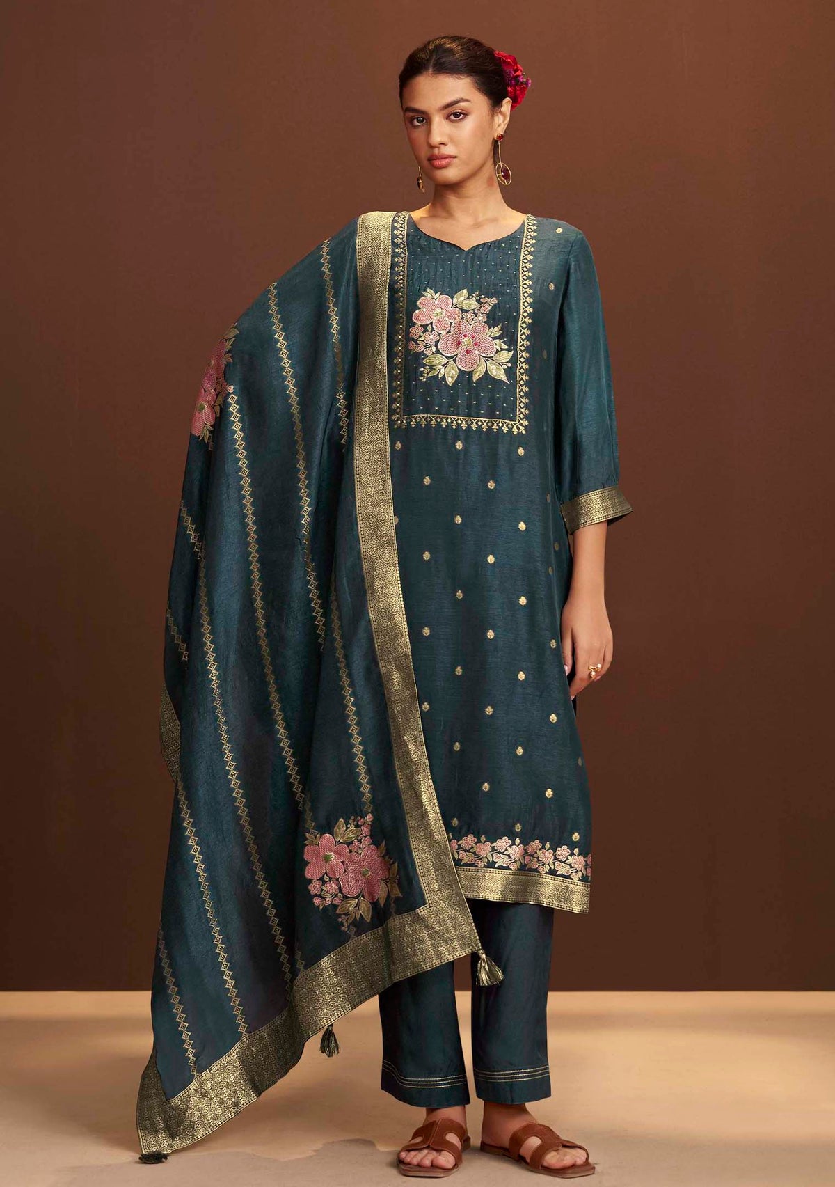 Neelaya French-Knot Dola Silk Jacquard Se