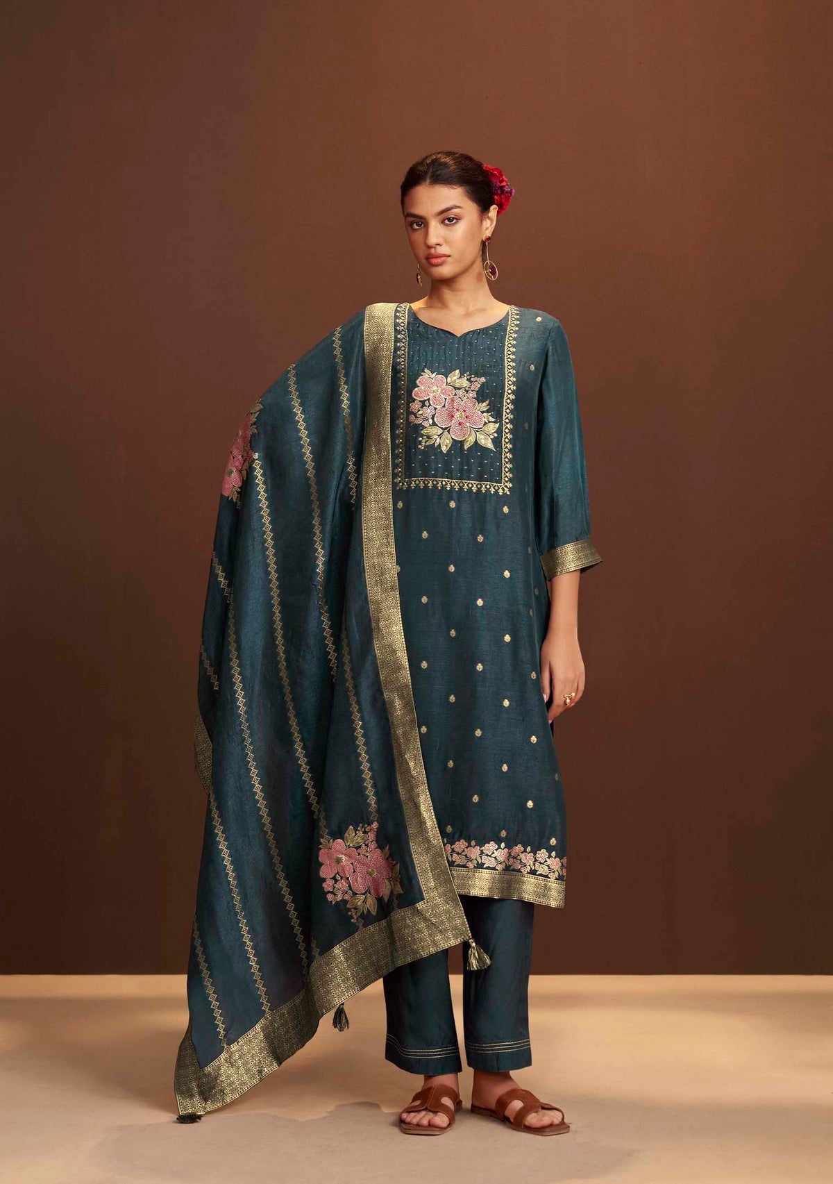 Neelaya French-Knot Dola Silk Jacquard Se