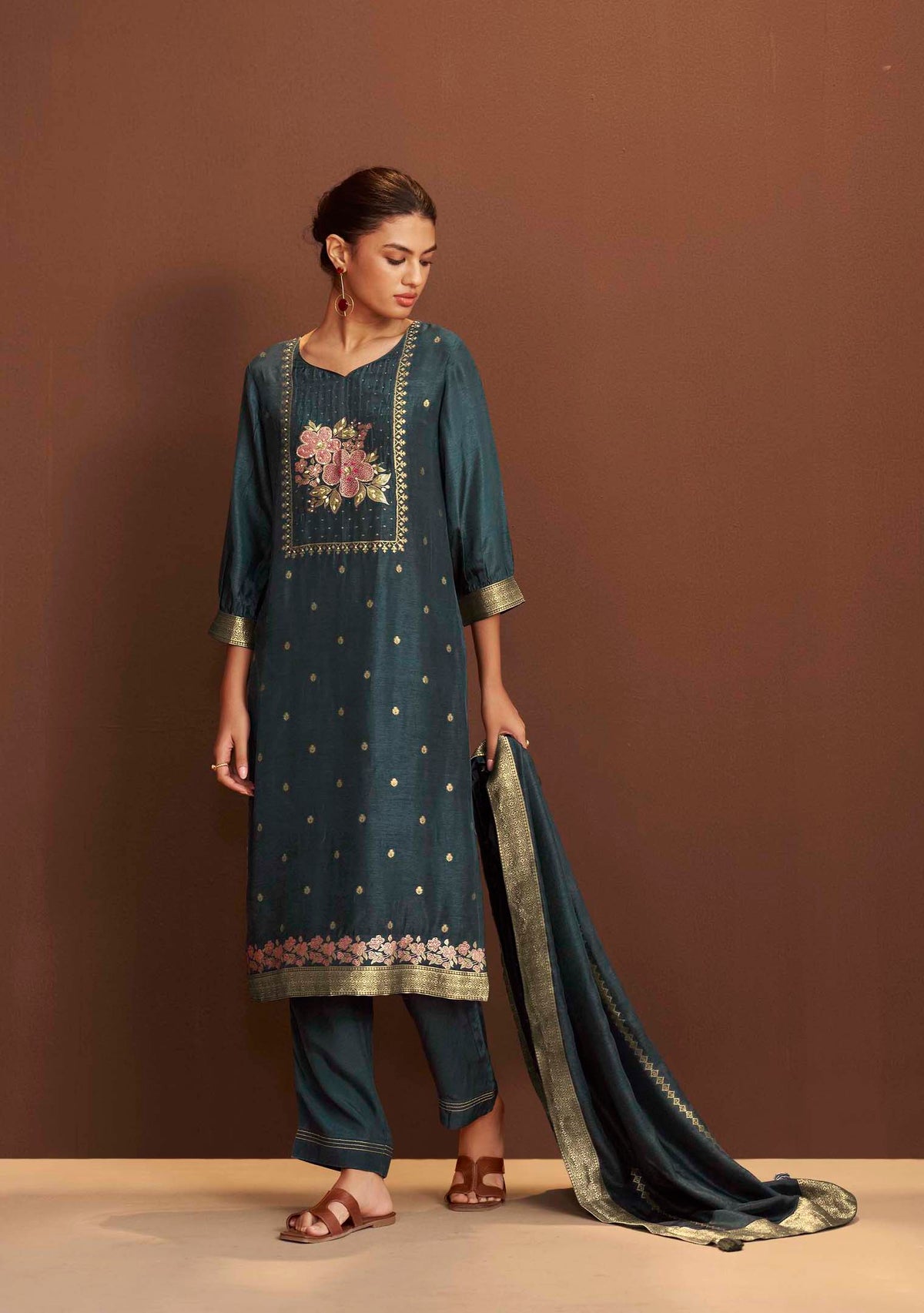 Neelaya French-Knot Dola Silk Jacquard Se