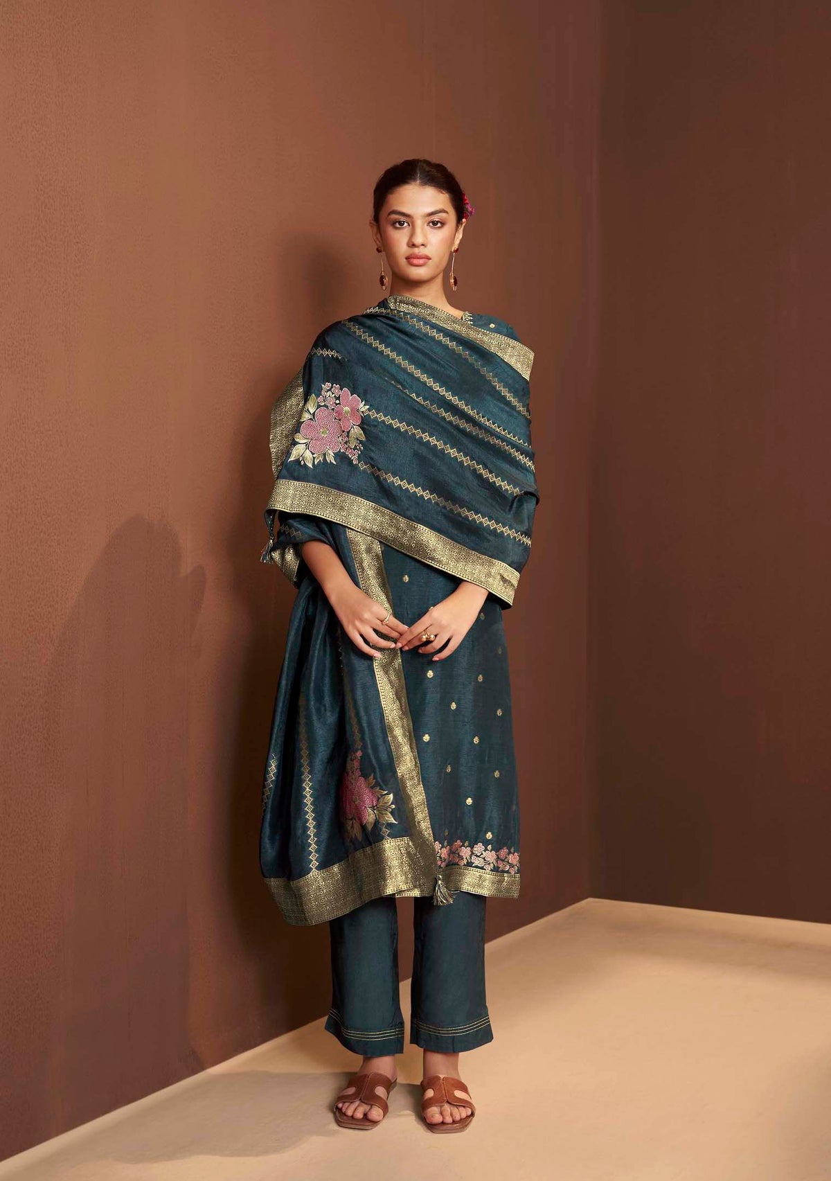 Neelaya French-Knot Dola Silk Jacquard Se