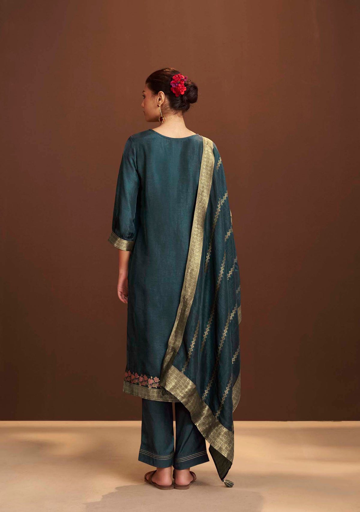Neelaya French-Knot Dola Silk Jacquard Se