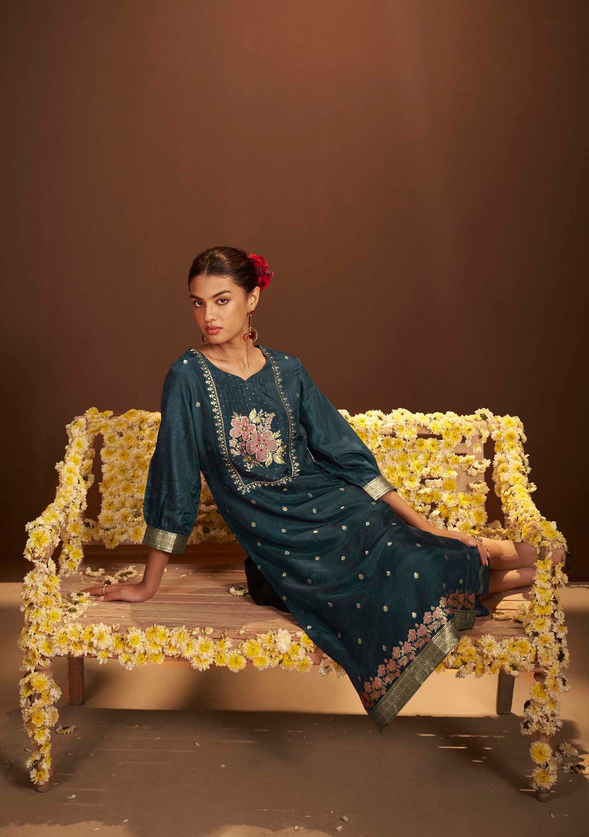 Neelaya French-Knot Dola Silk Jacquard Se