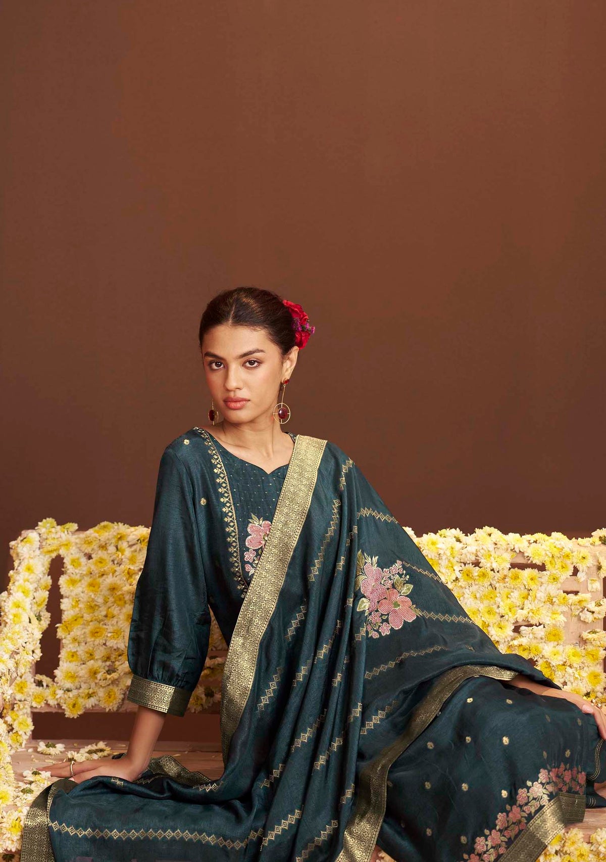 Neelaya French-Knot Dola Silk Jacquard Se