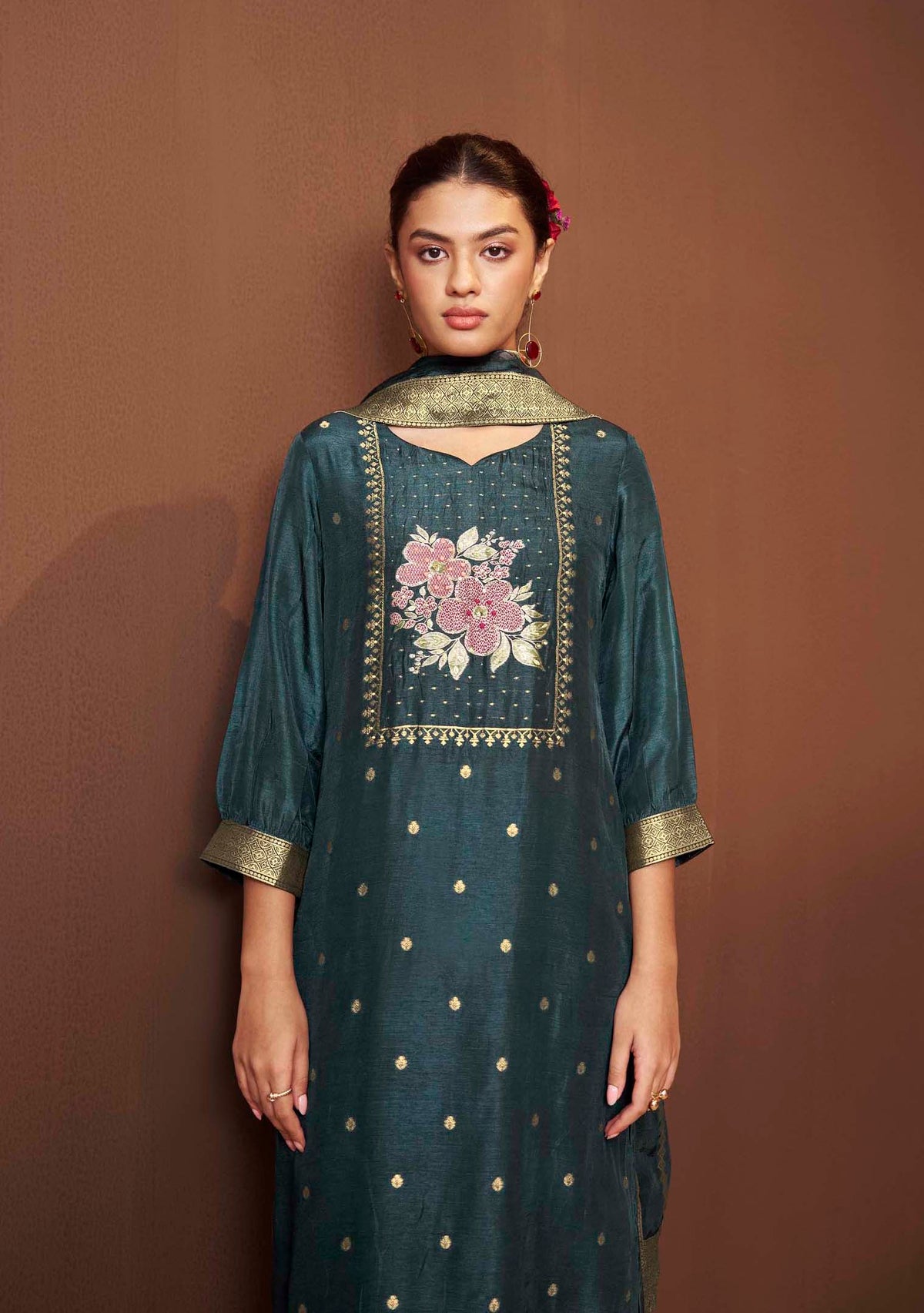 Neelaya French-Knot Dola Silk Jacquard Se