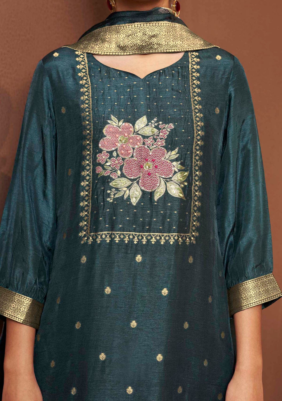 Neelaya French-Knot Dola Silk Jacquard Se