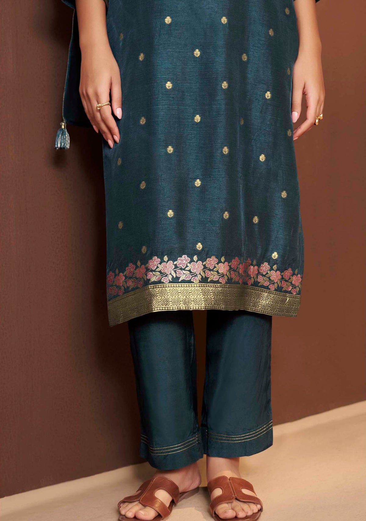 Neelaya French-Knot Dola Silk Jacquard Se