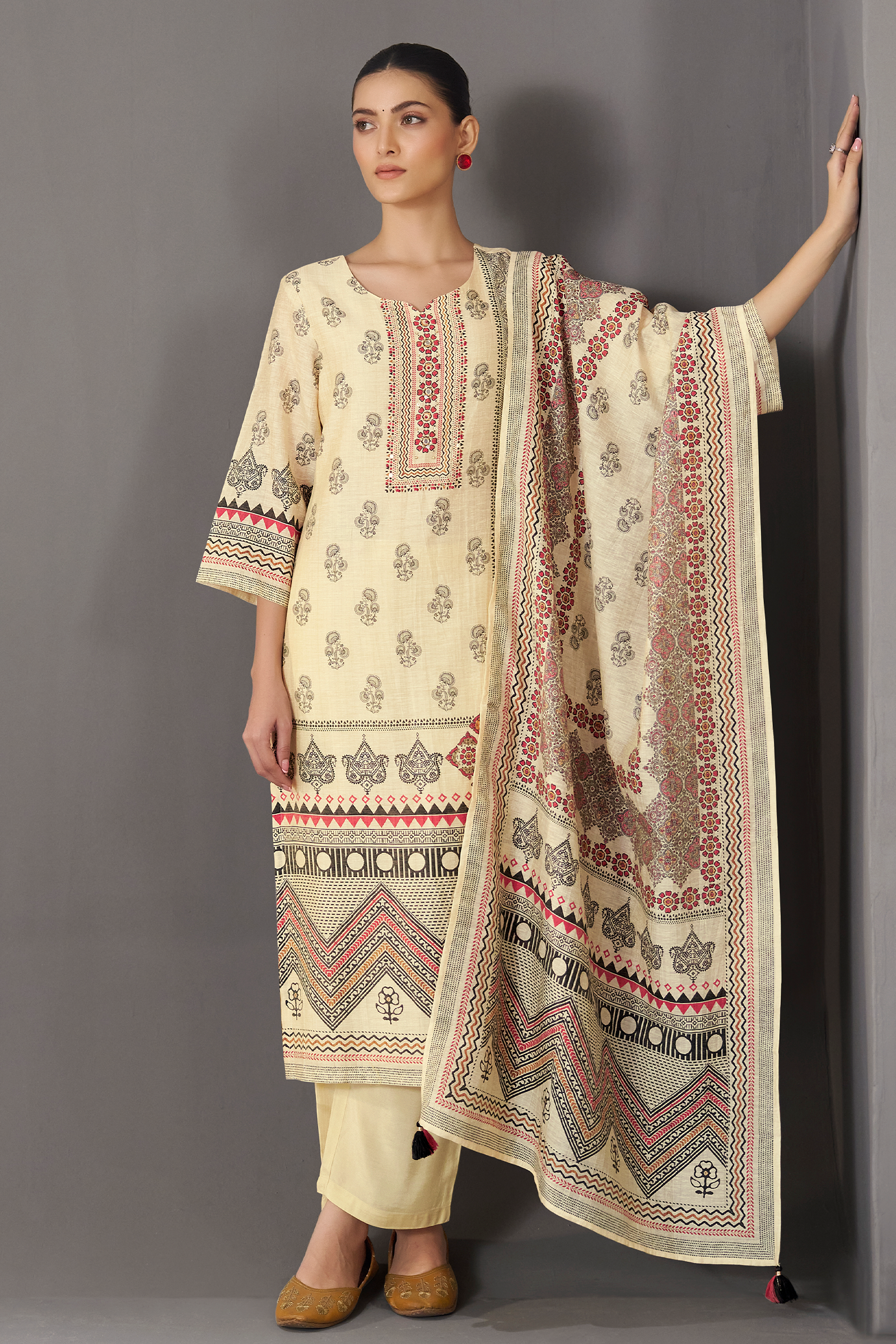 Ivory Caravan Shimmer Linen Digital Printed Kurta Set