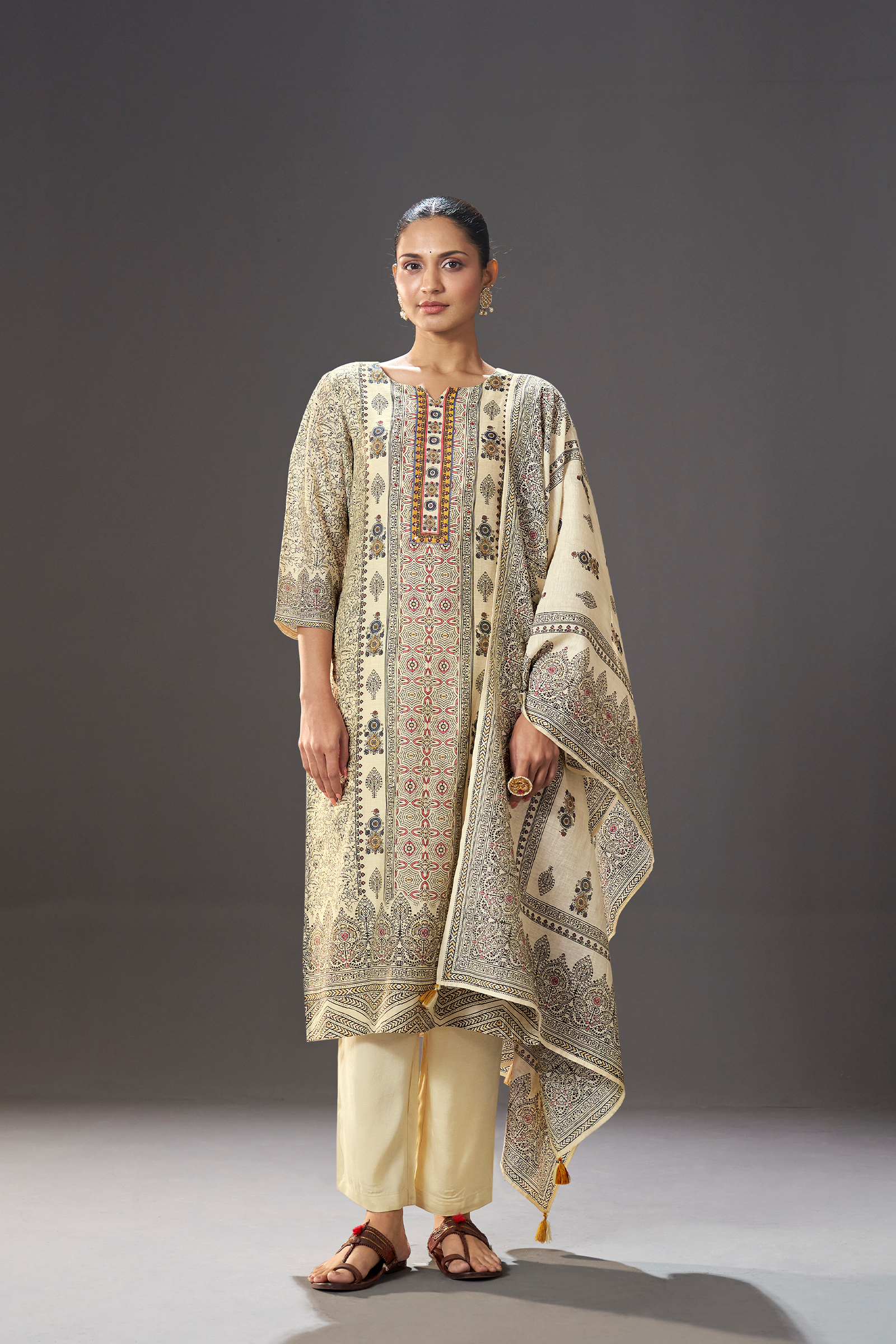Ivory Buti Shimmer Linen Digial Printed Kurta Set
